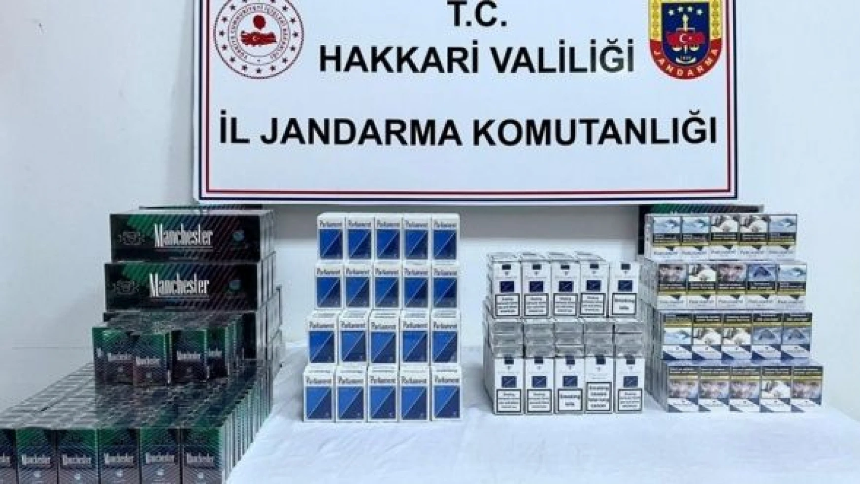 Hakkari'de yüzlerce paket kaçak sigara ele geçirildi