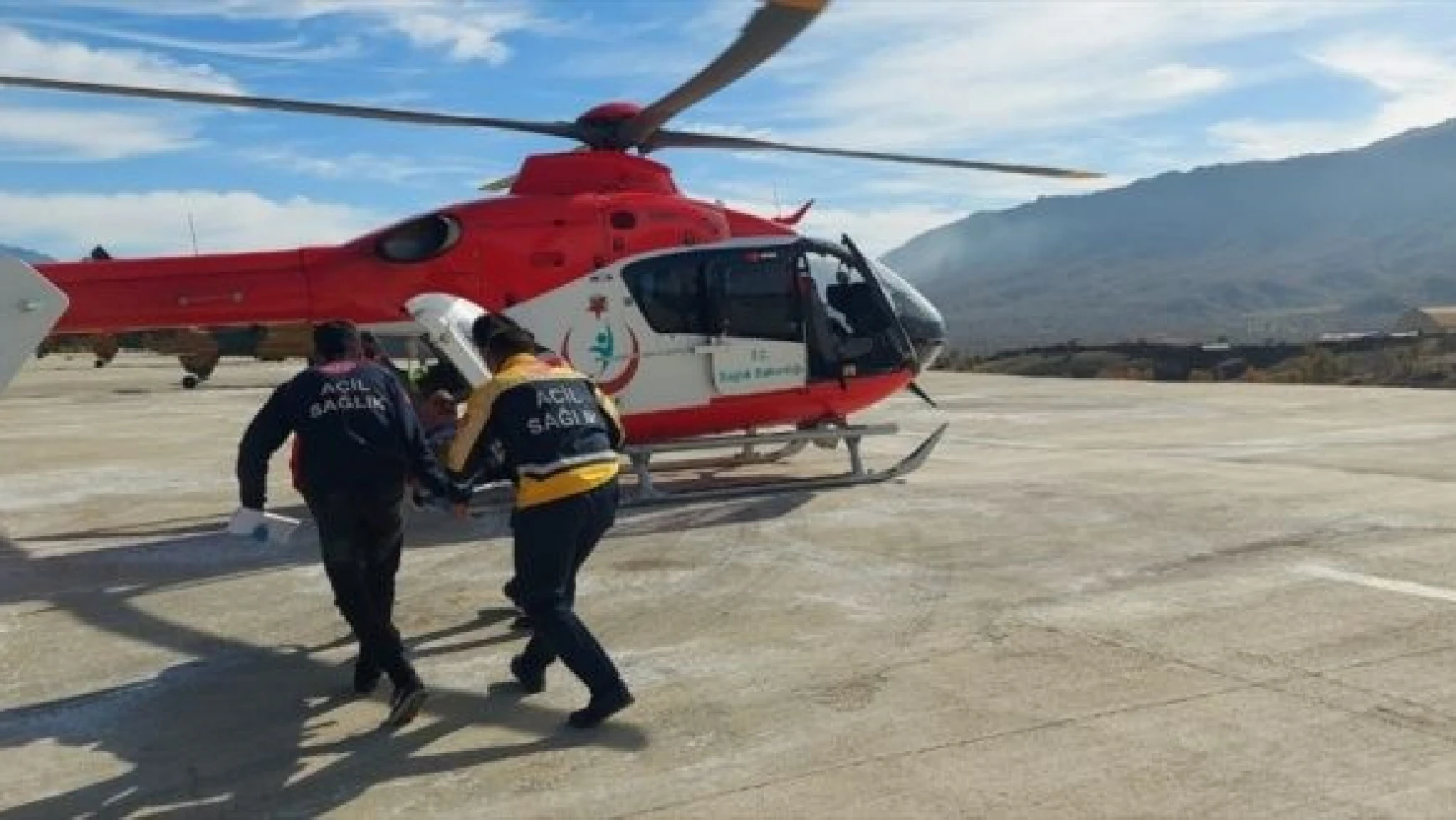 Kalp krizi geçiren kişinin imdadına ambulans helikopter yetişti