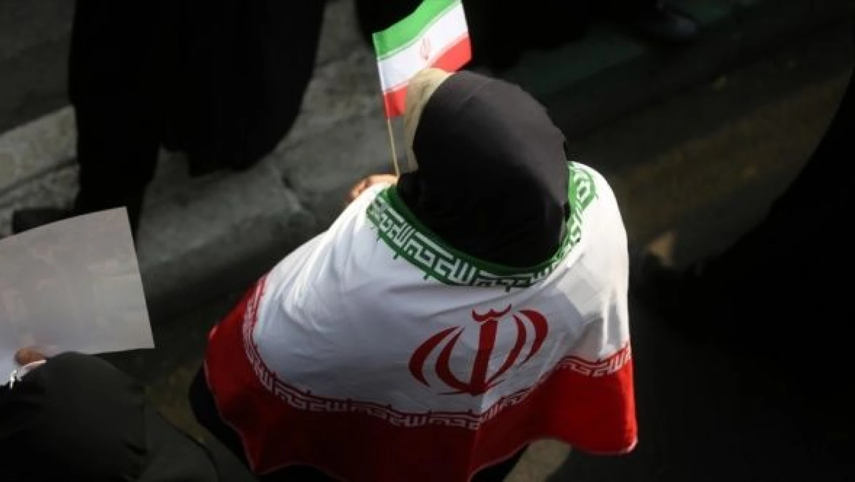 İran'daki protestolar biri yarbay 3 güvenlik görevlisi bıçaklanarak öldürüldü