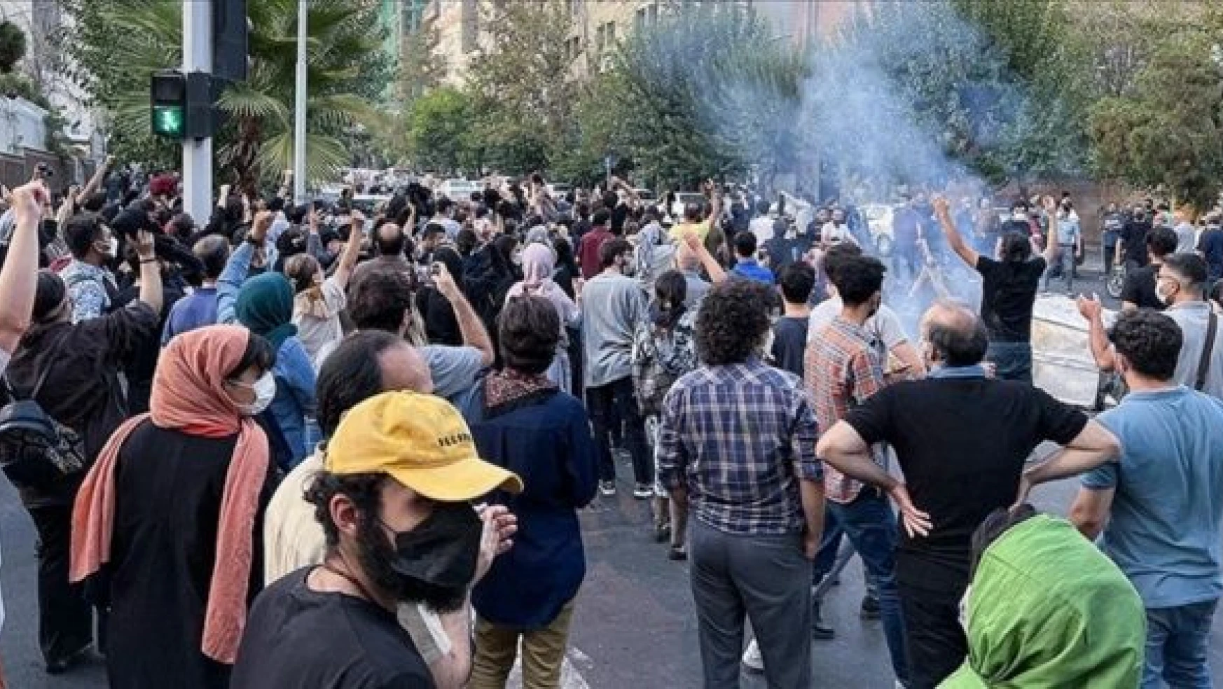İran'daki protestolar sürüyor: 4 kişi öldü