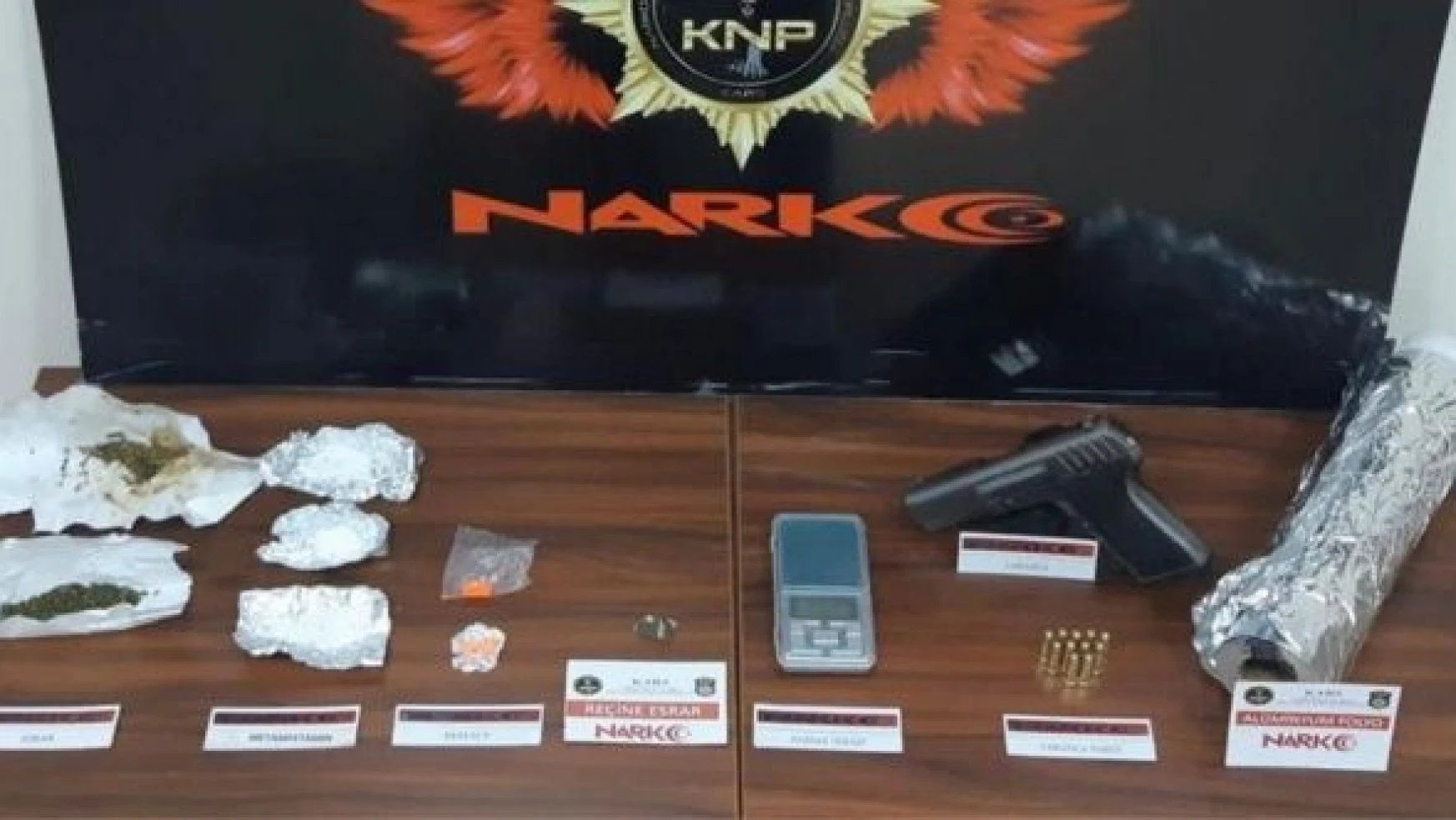 Kars'ta uyuşturucu ticareti iddiasıyla 8 zanlı tutuklandı