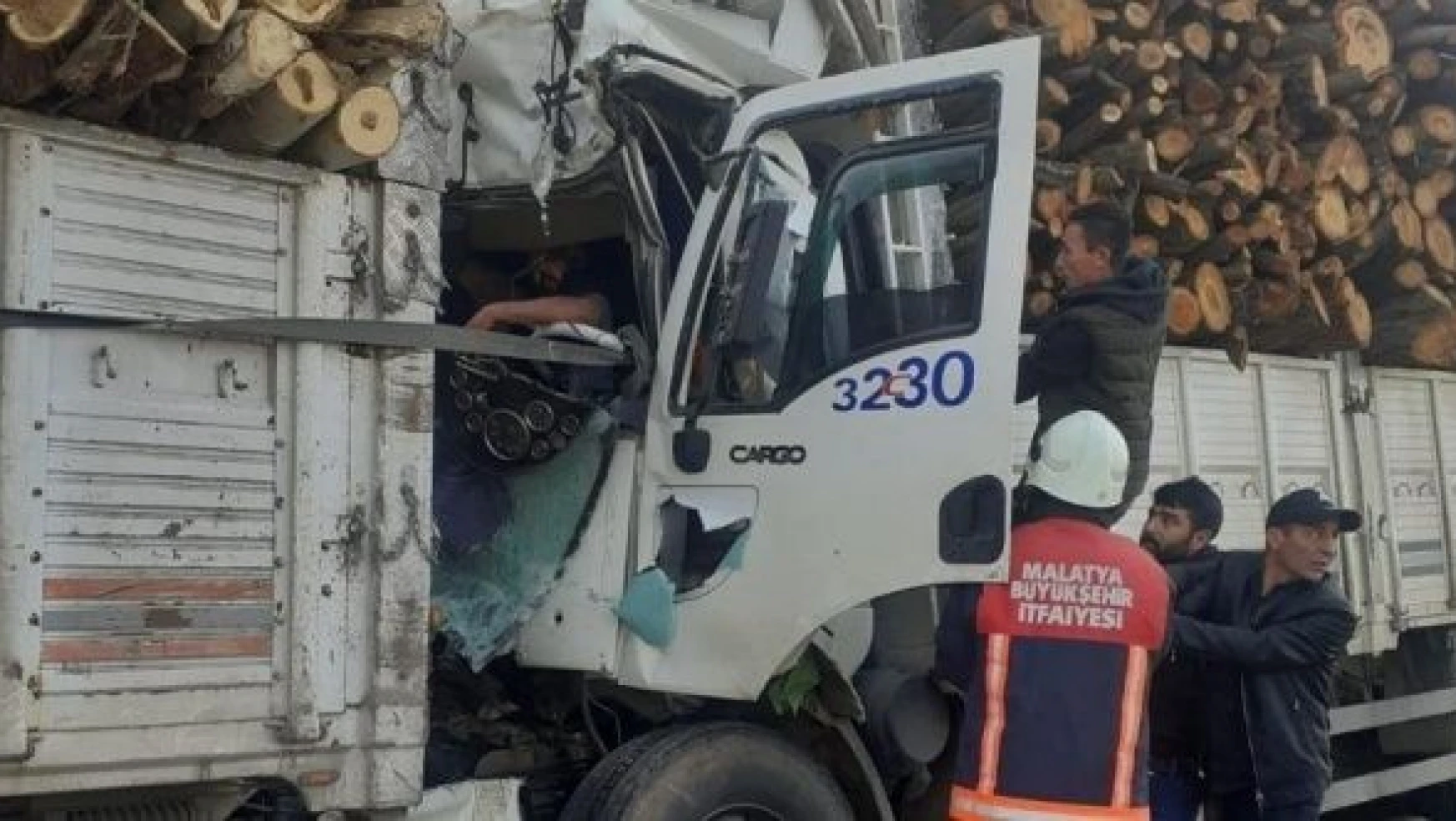 Malatya'da freni patlayan kamyonu şoför arkadaşı kurtardı