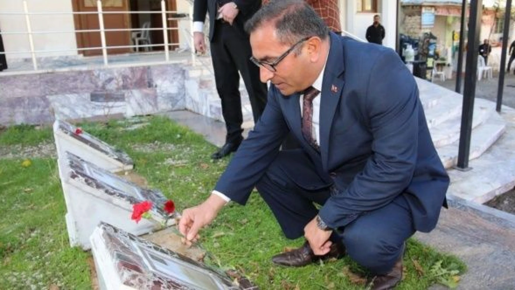Tunceli PKK'nın şehit ettiği öğretmenleri unutmadı