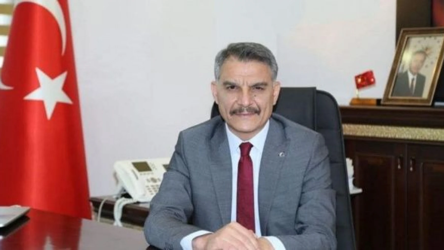 Tunceli Valisi Mehmet Ali Özkan 'Öğretmenler Günü'nü kutladı