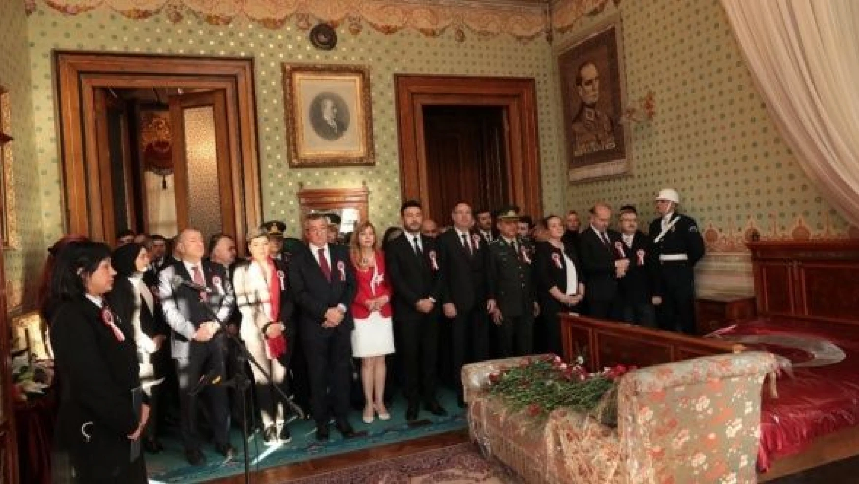 Ümit Özdağ Dolmabahçe'de 10 Kasım törenine katıldı