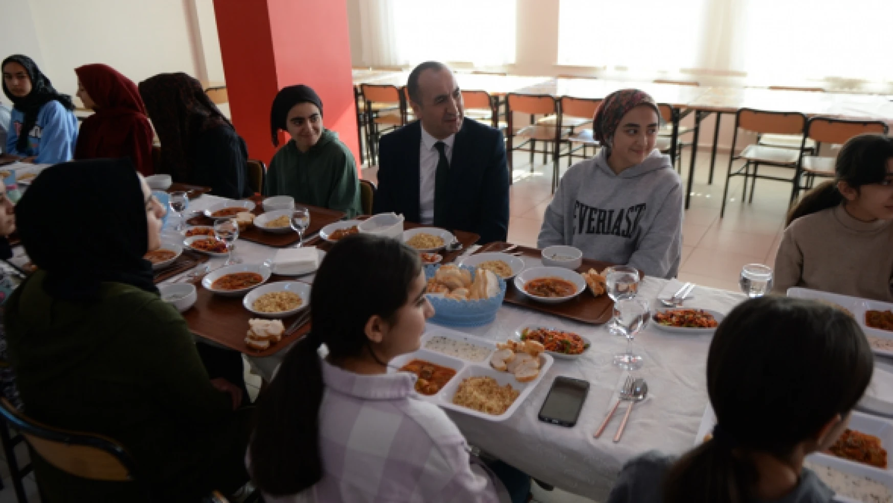 Bingöl'de 10 bin öğrenciye ücretsiz yemek desteği