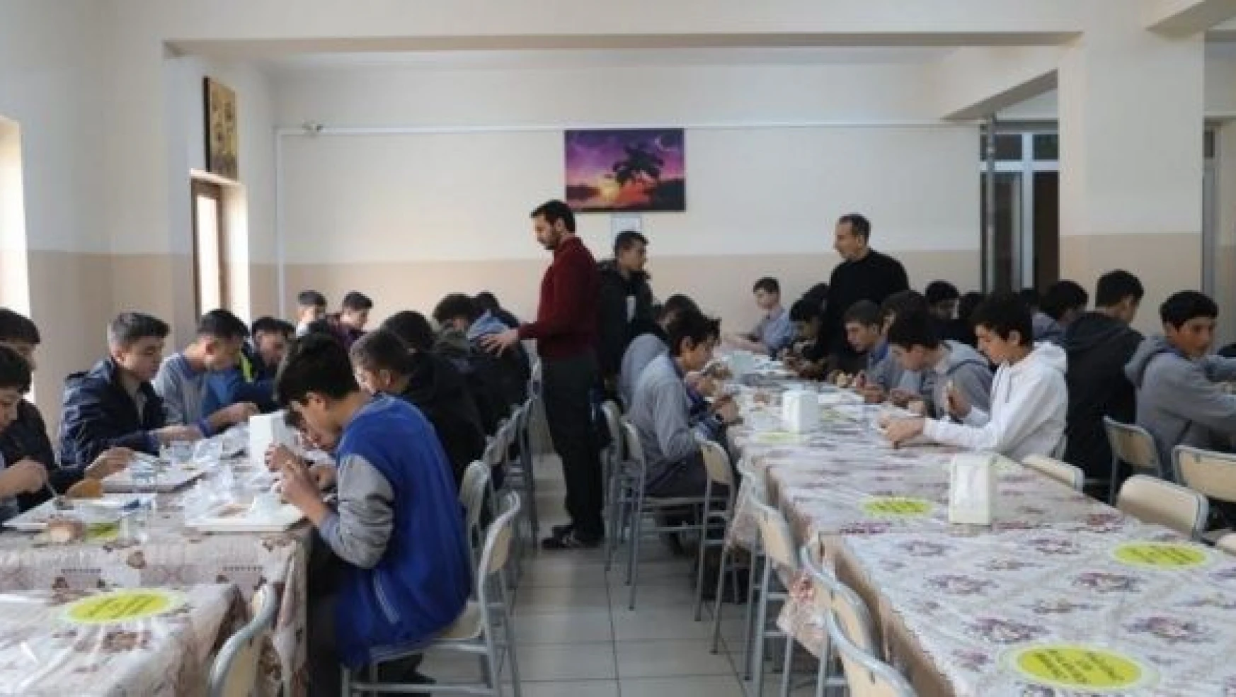 Bayburt'ta 3 bin 600 öğrenciye ücretsiz yemek desteği sağlandı