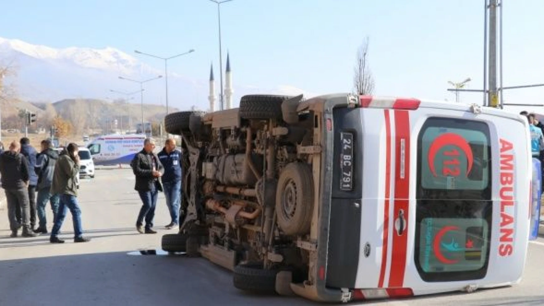 Erzincan'da ambulans kazası: 9 yaralı