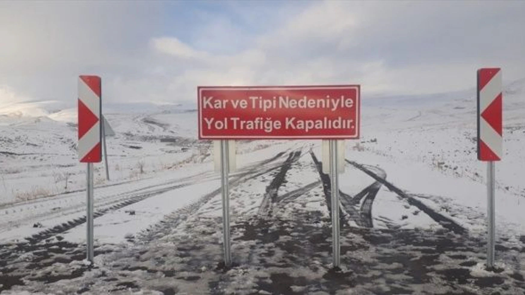 Selim-Göle kara yolu kar ve tipi nedeniyle ulaşıma kapatıldı