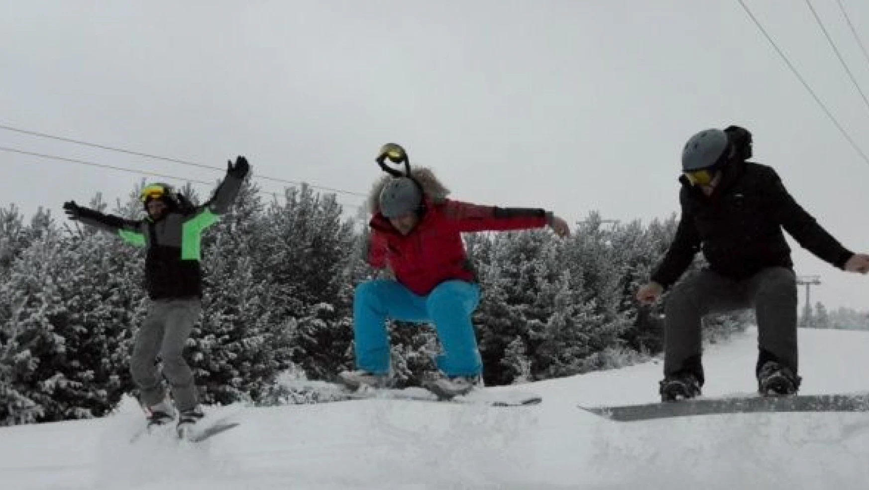 Snowboard tutkunları Cıbıltepe'de kayak yaptı