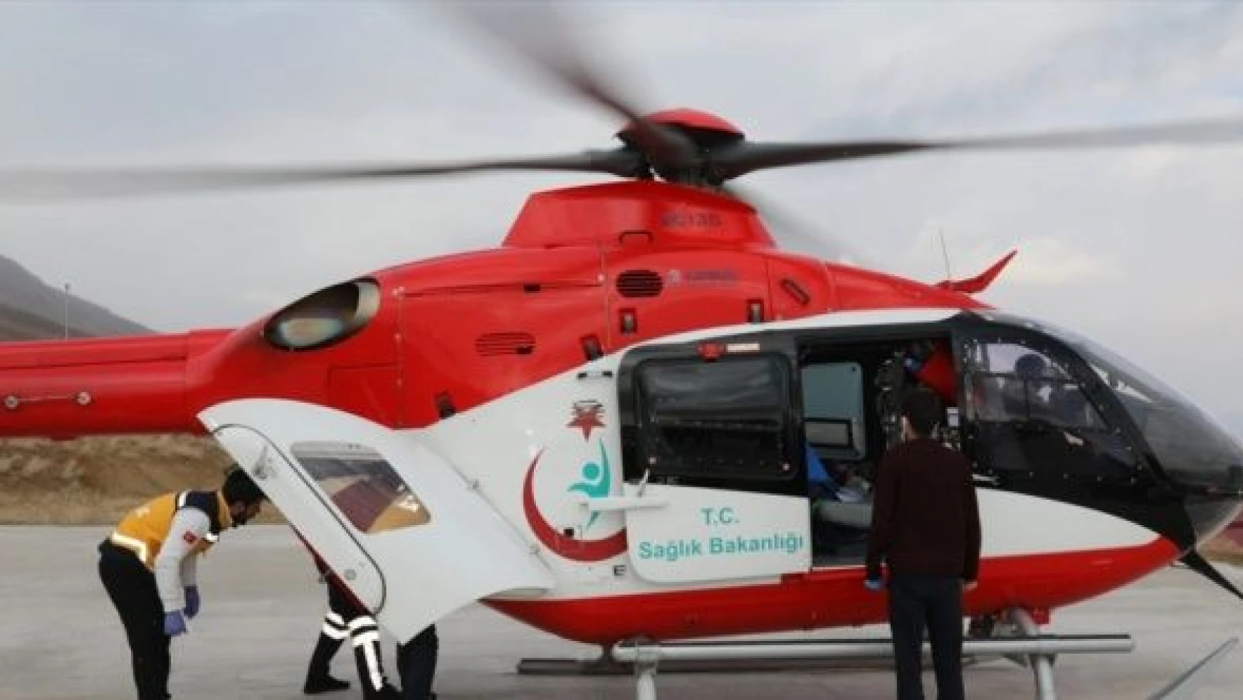 Van'da helikopter ambulans 14 yaşındaki kız çocuğu için havalandı