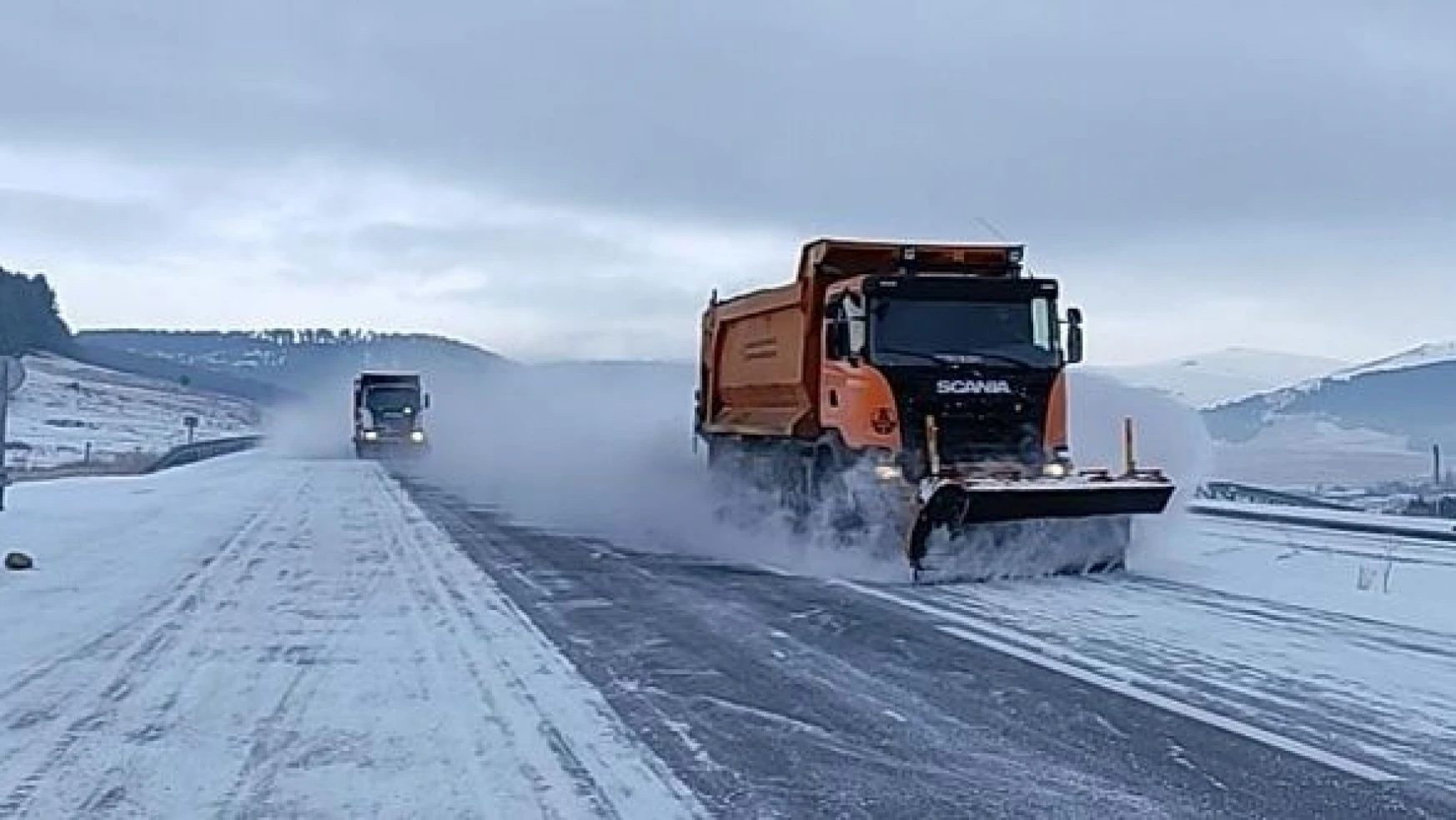 Ardahan'da karla mücadele ekipleri iş başında