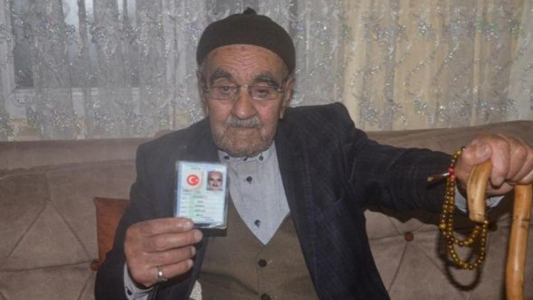 Bitlis'in 'asırlık çınarı': 120 yaşında