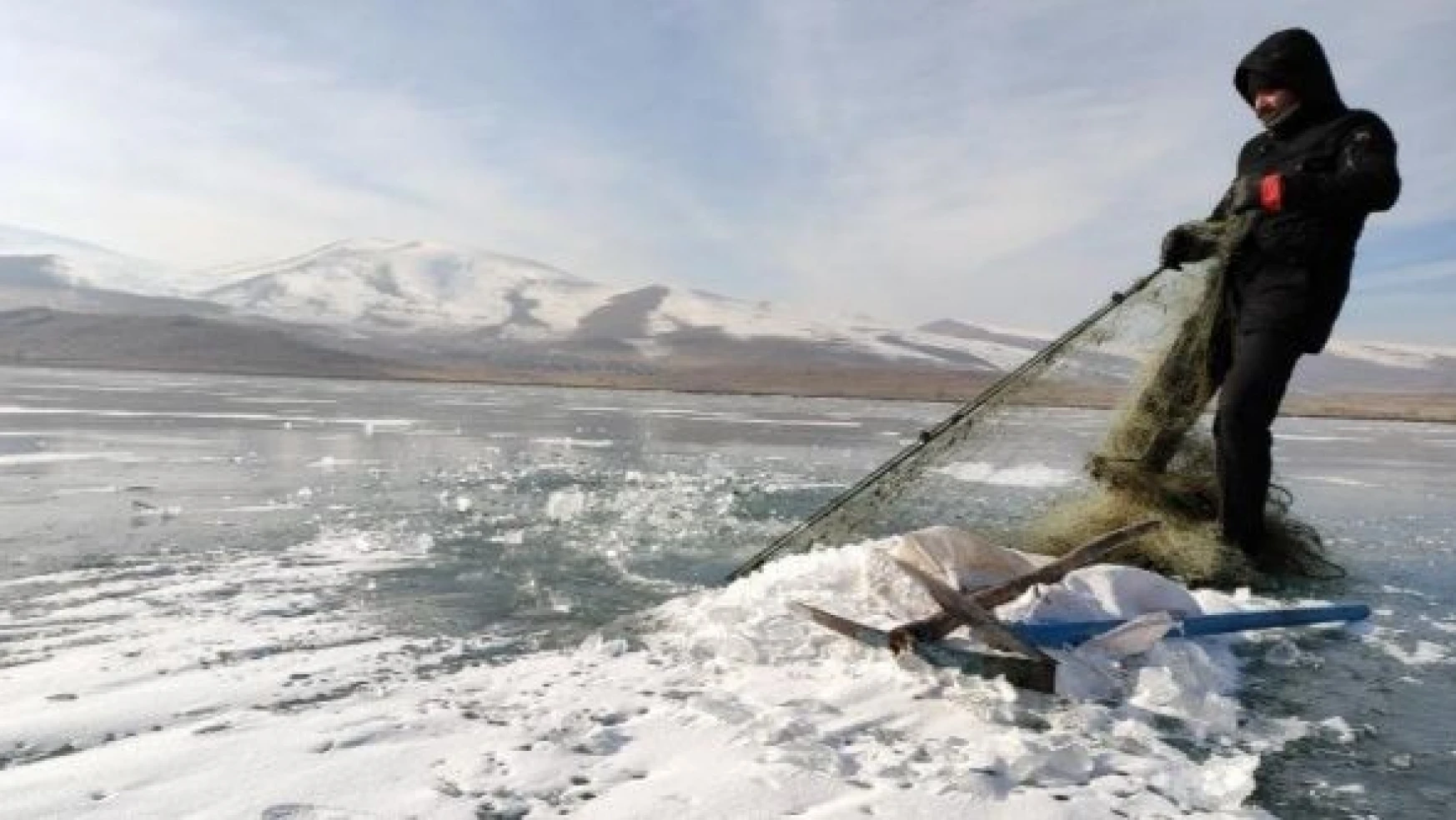 Eksi 20 derecede Eskimo usulü balık avı