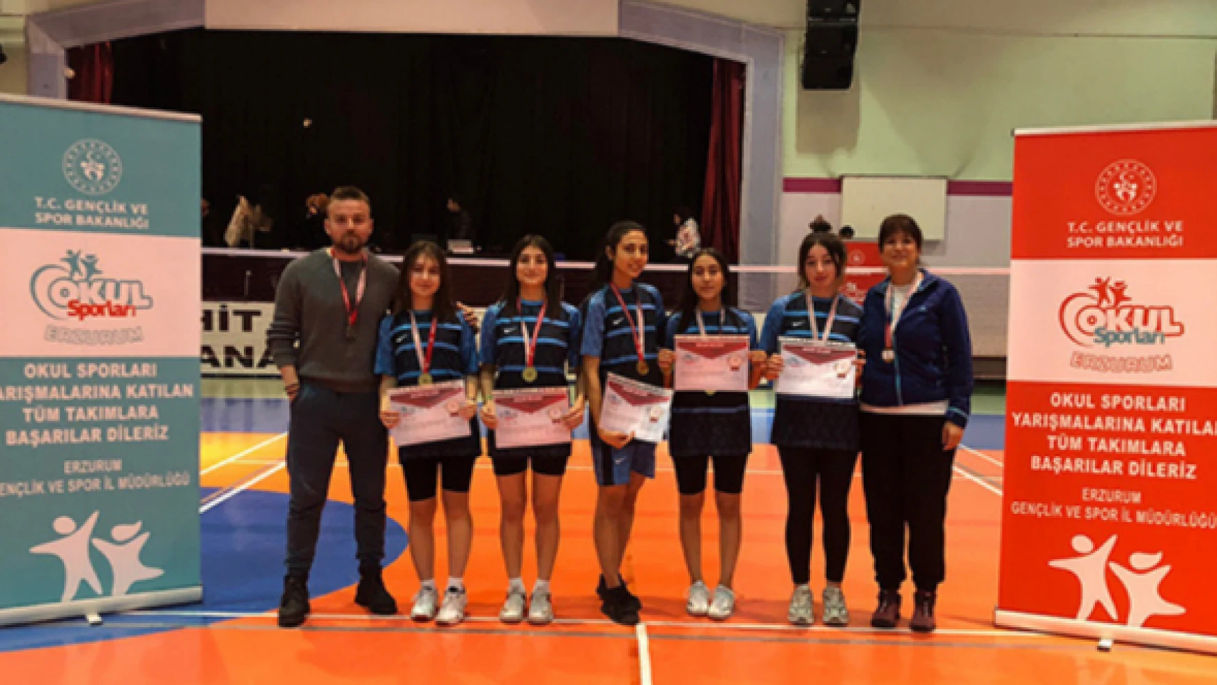Kars Hasan Harakani Badminton Takımı finalist oldu