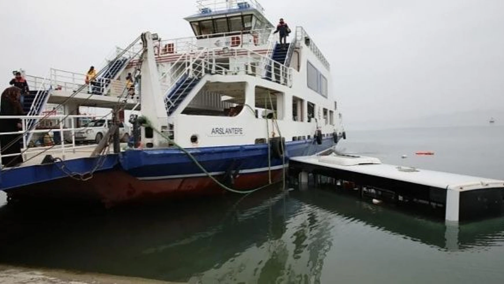Malatya'da akıl almaz kaza: Göle uçtular