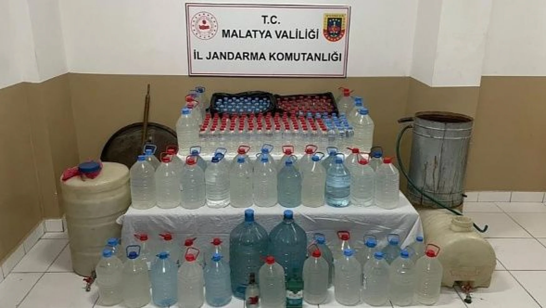 Malatya'da sahte içki imalathanesine şafak baskını yapıldı