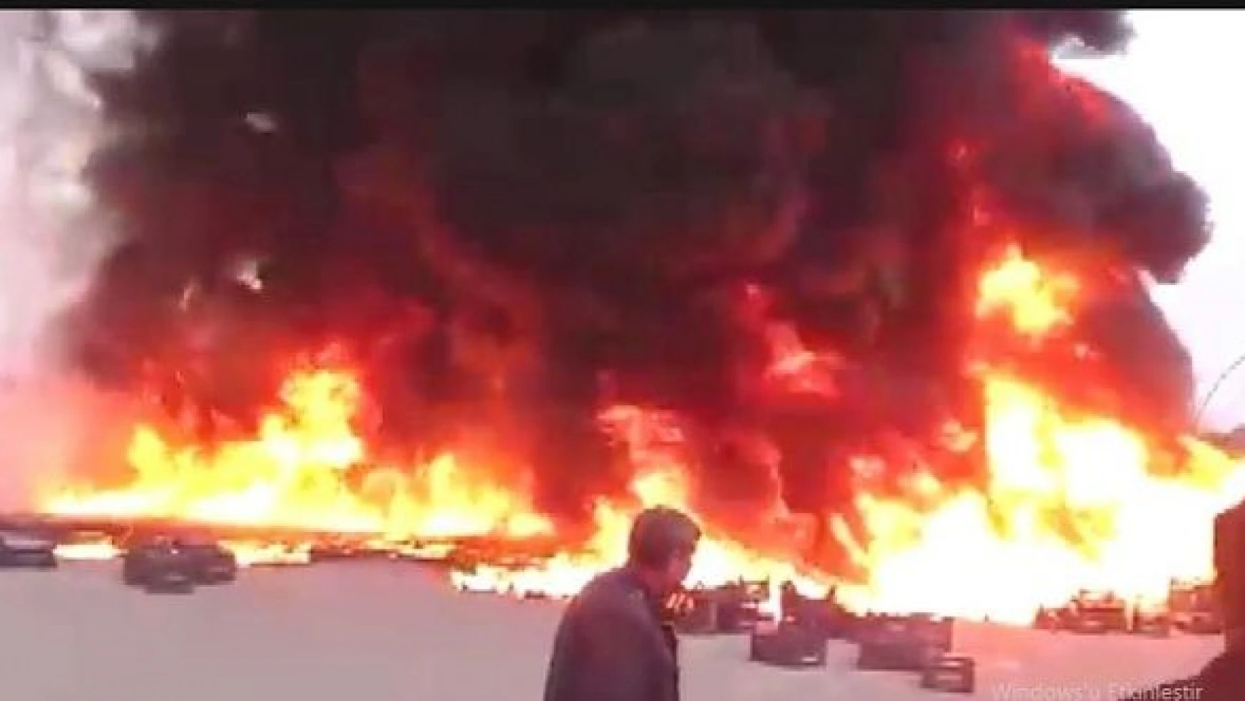 Malatya'da sebze halinde yangın: Alevler gökyüzünü kapladı