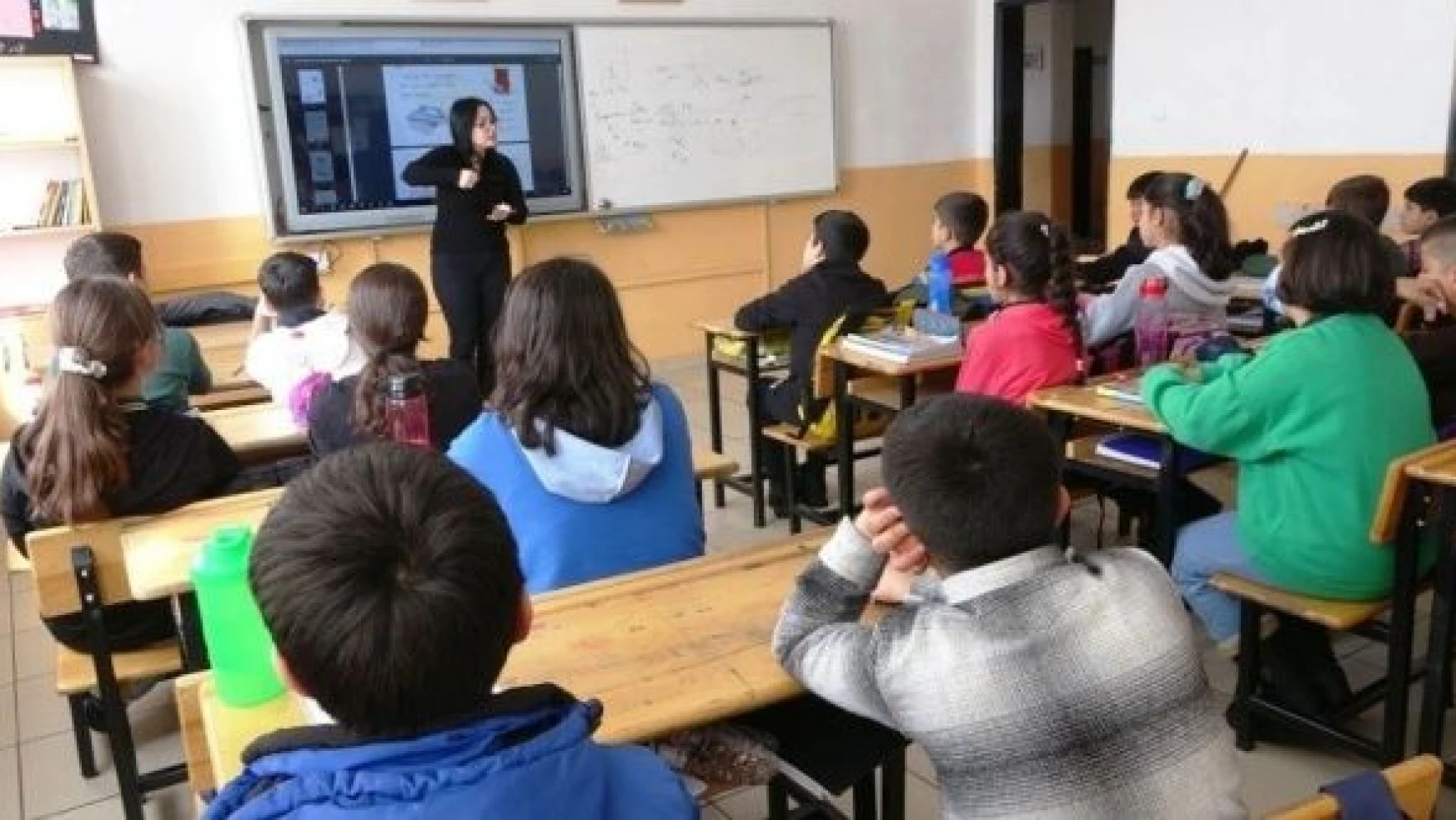 Depremzede öğrenciler Bitlis'te ders başı yaptı