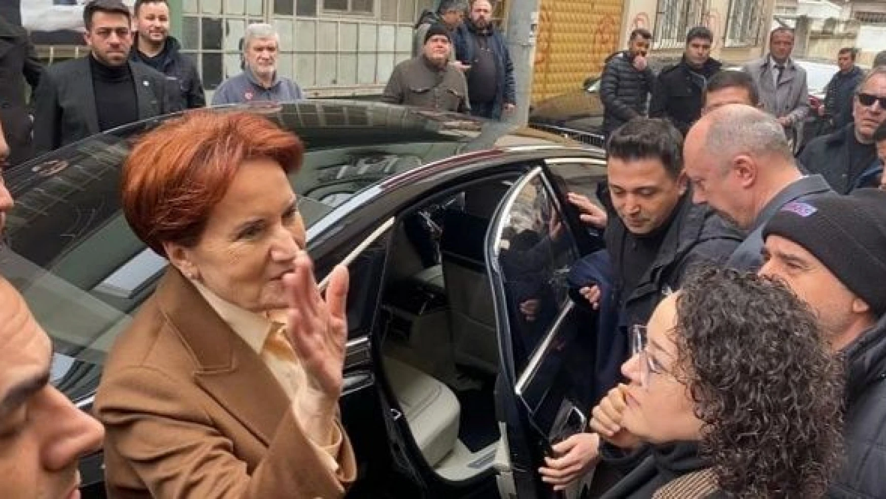 İYİ Parti Lideri Akşener, Sinan Ateş'in ailesine ziyarette bulundu