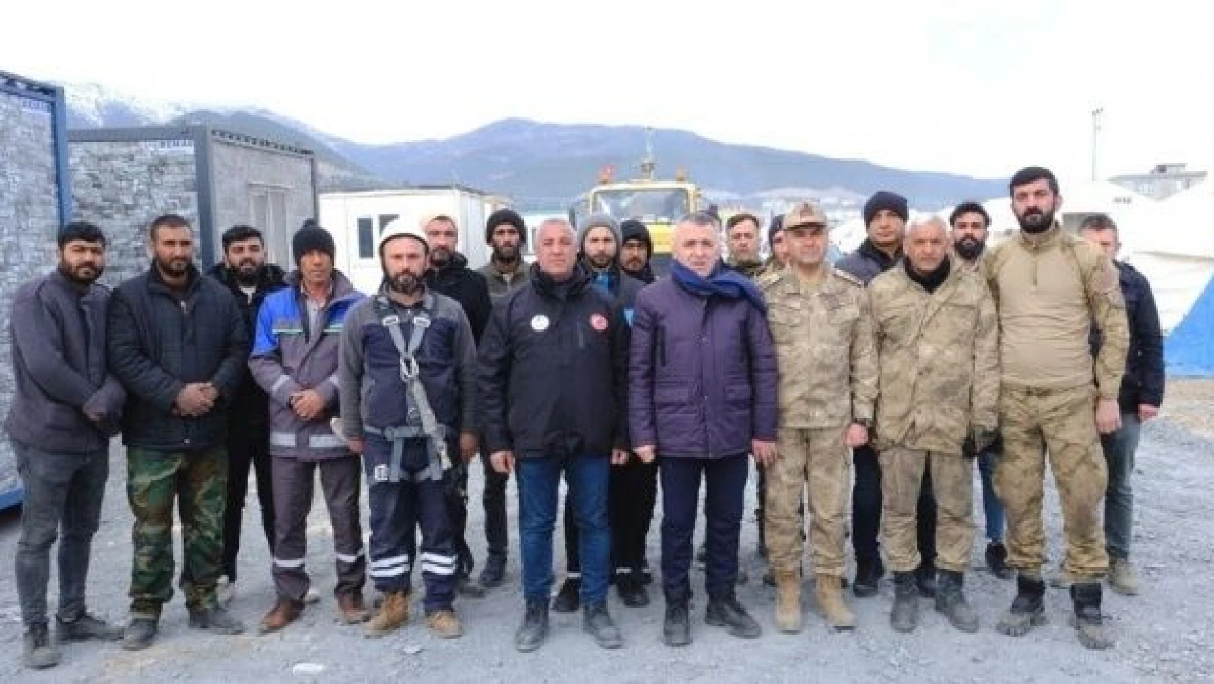 Mardin ve Şırnak'taki memurlar maaşlarını depremzedelere bağışladı