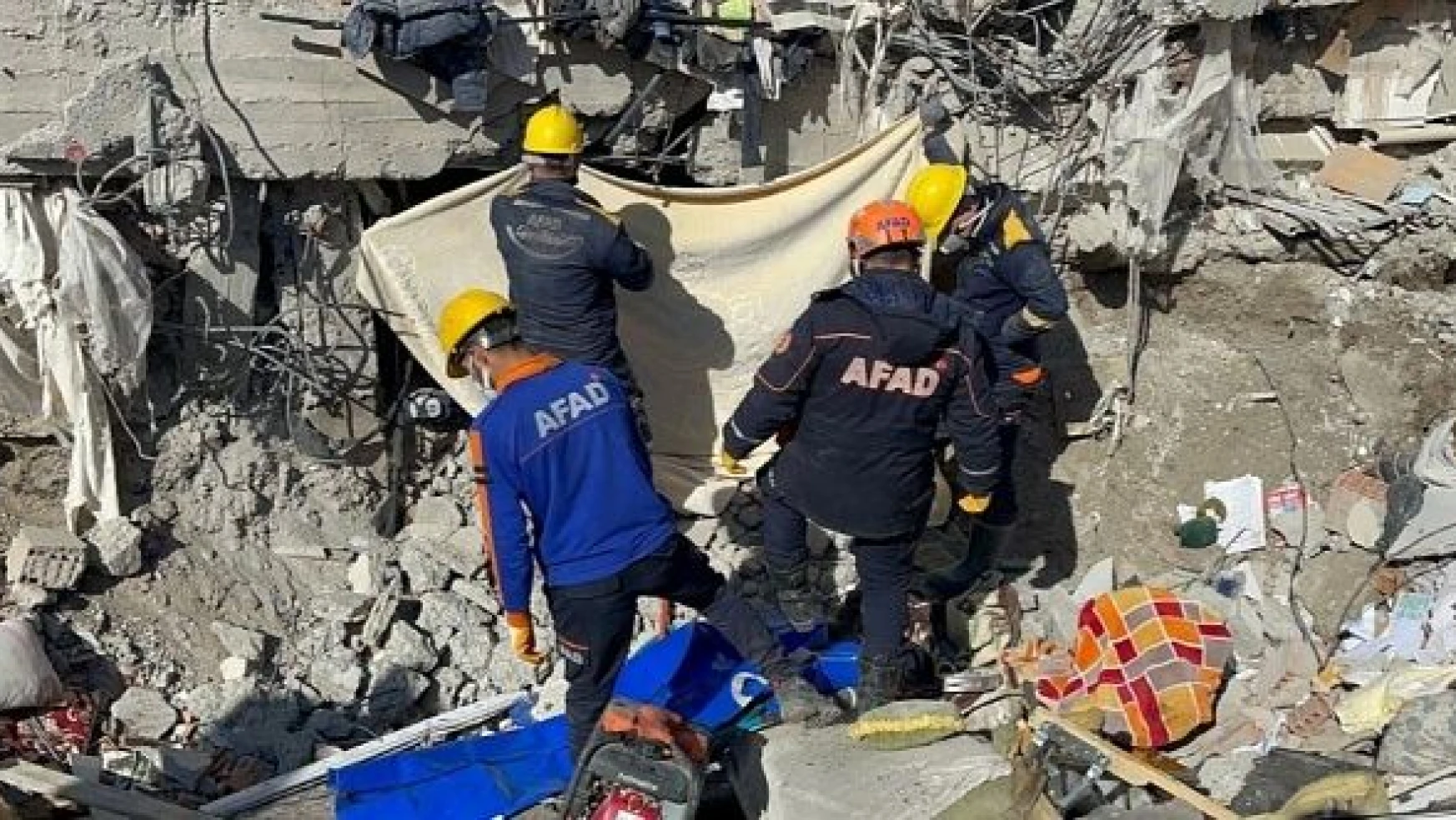 Muş'tan gelen AFAD ekipleri Diyarbakır'da 23 can kurtardı