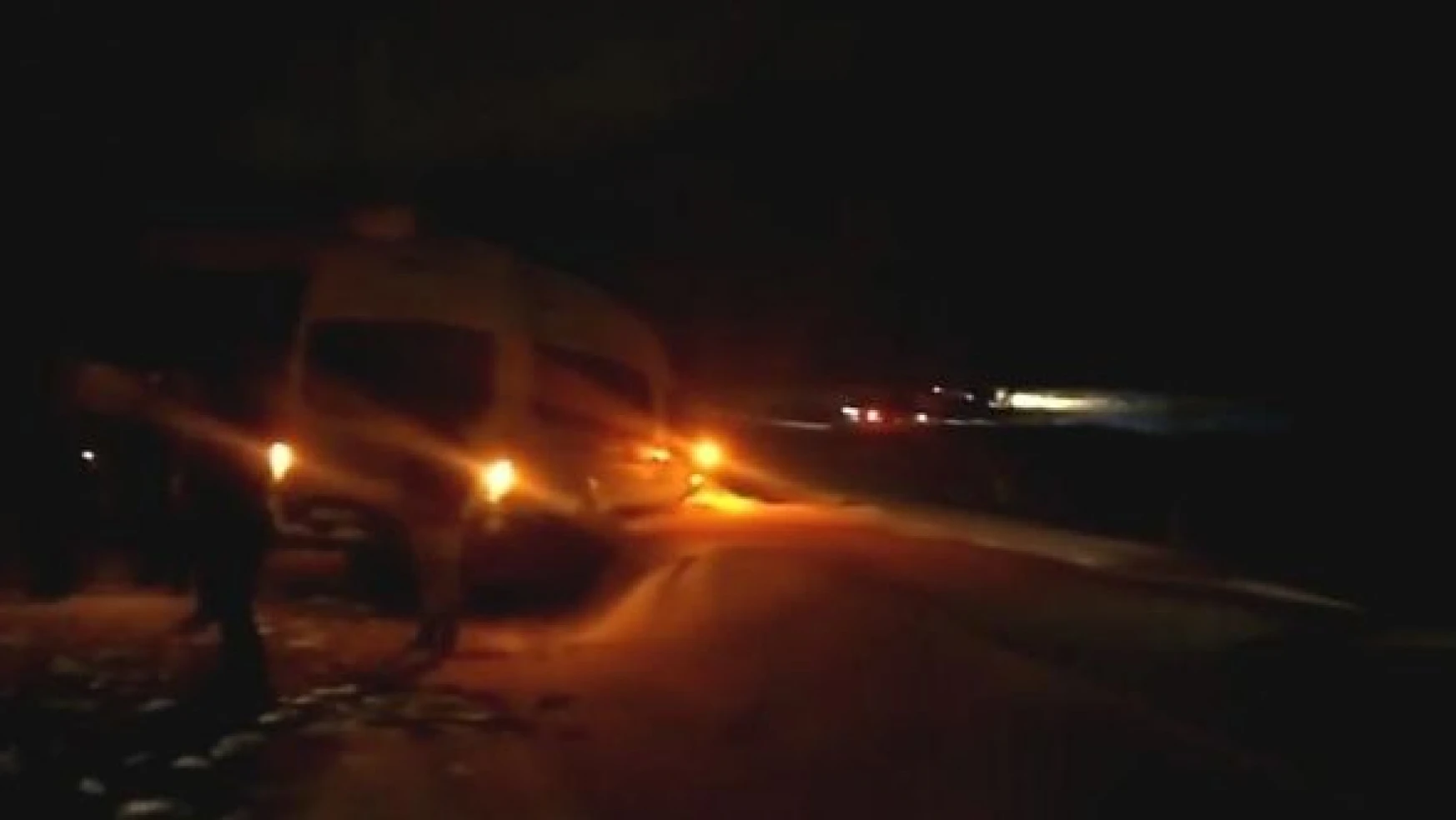 Panor Dağı'nda kar esareti: 20 araç ve 60 kişi kurtarıldı