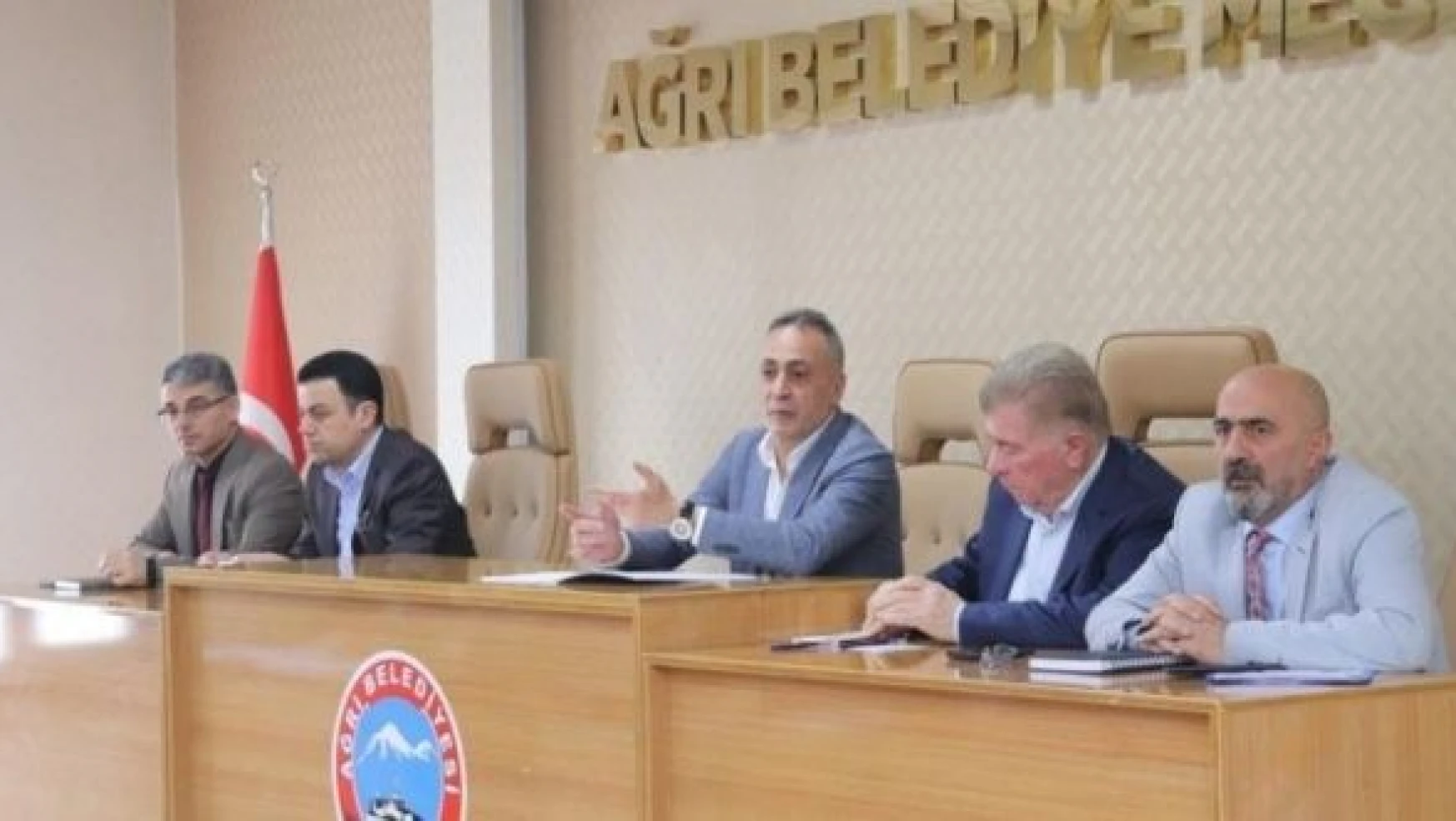 Ağrı'nın yeni Belediye Başkanı, ilk Meclis toplantısını yaptı
