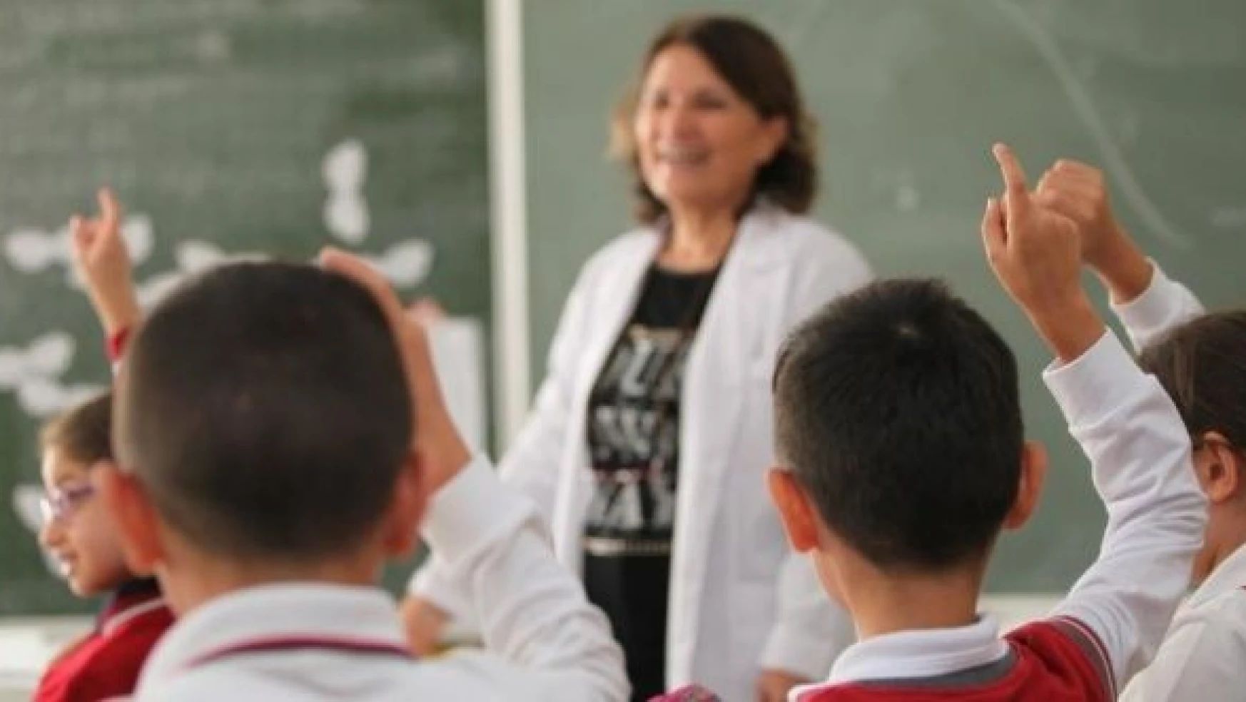 Bakan Özer 45 bin öğretmen alımına ilişkin detayları paylaştı