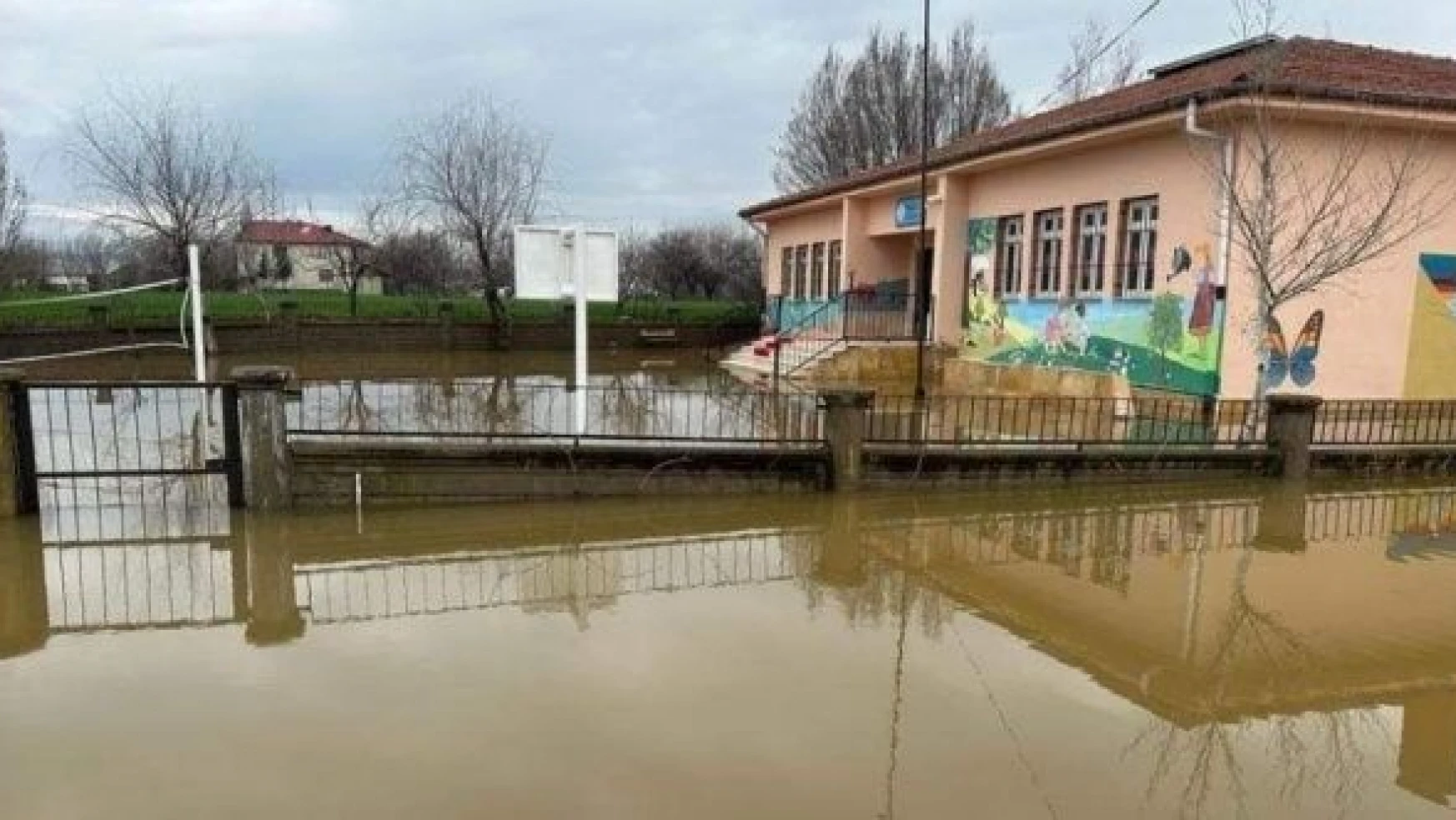 Elazığ'da aşırı yağış sonrası su baskınları oldu