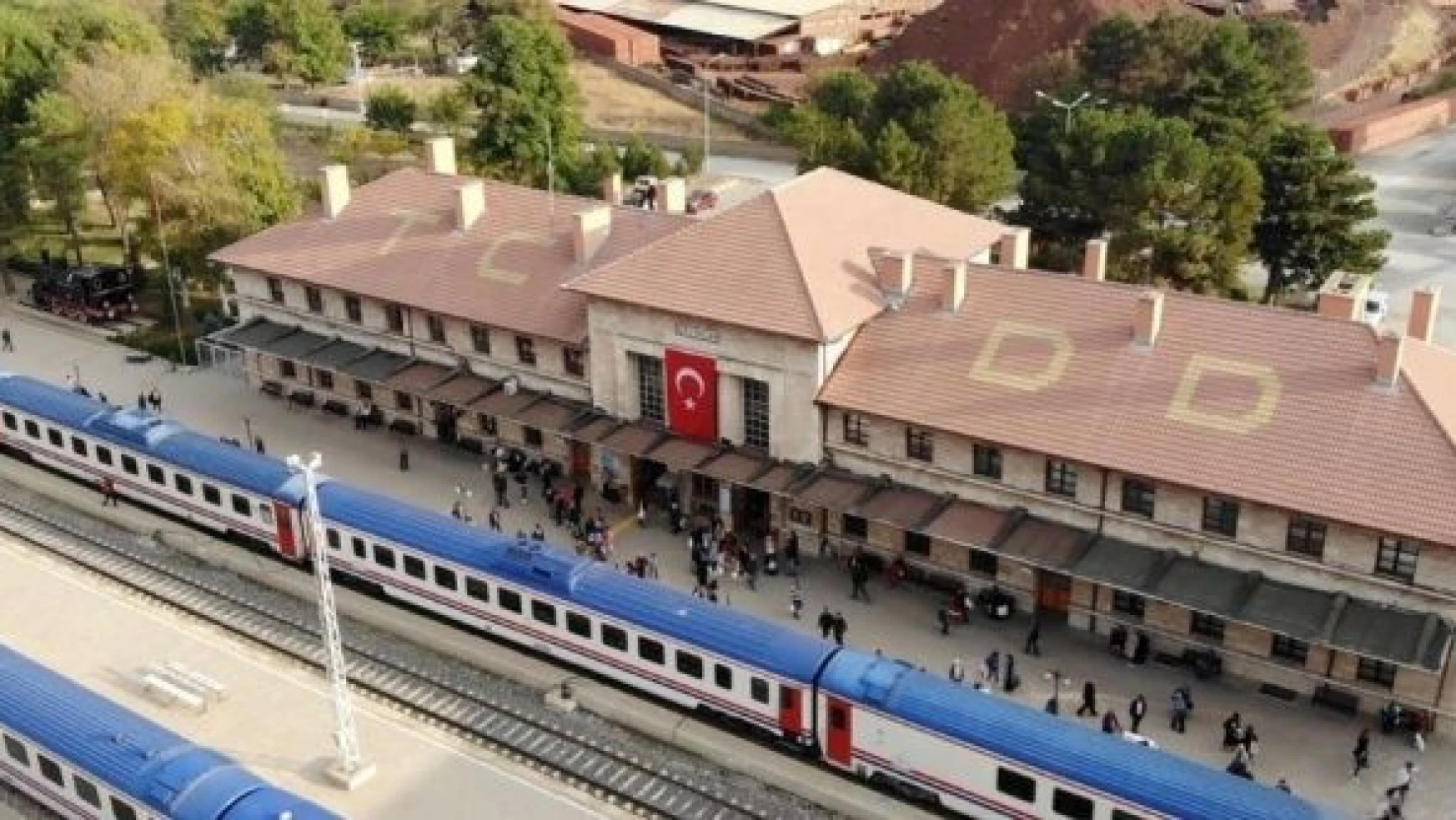 Erzincan'da depremlerde ayakta kalan tek bina: Erzincan Tren Garı