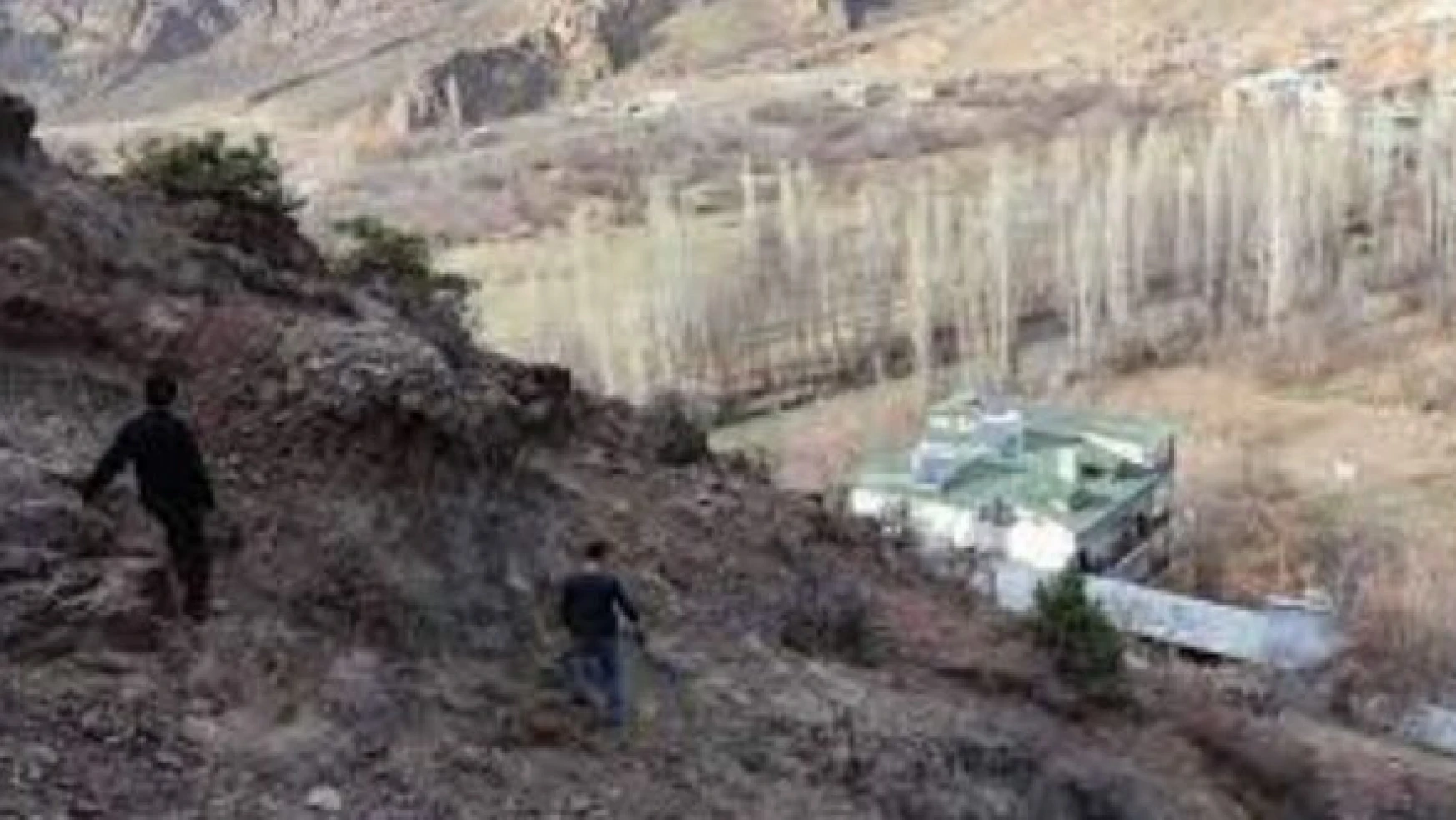 Erzurum'da depremde kopan kaya korkuttu