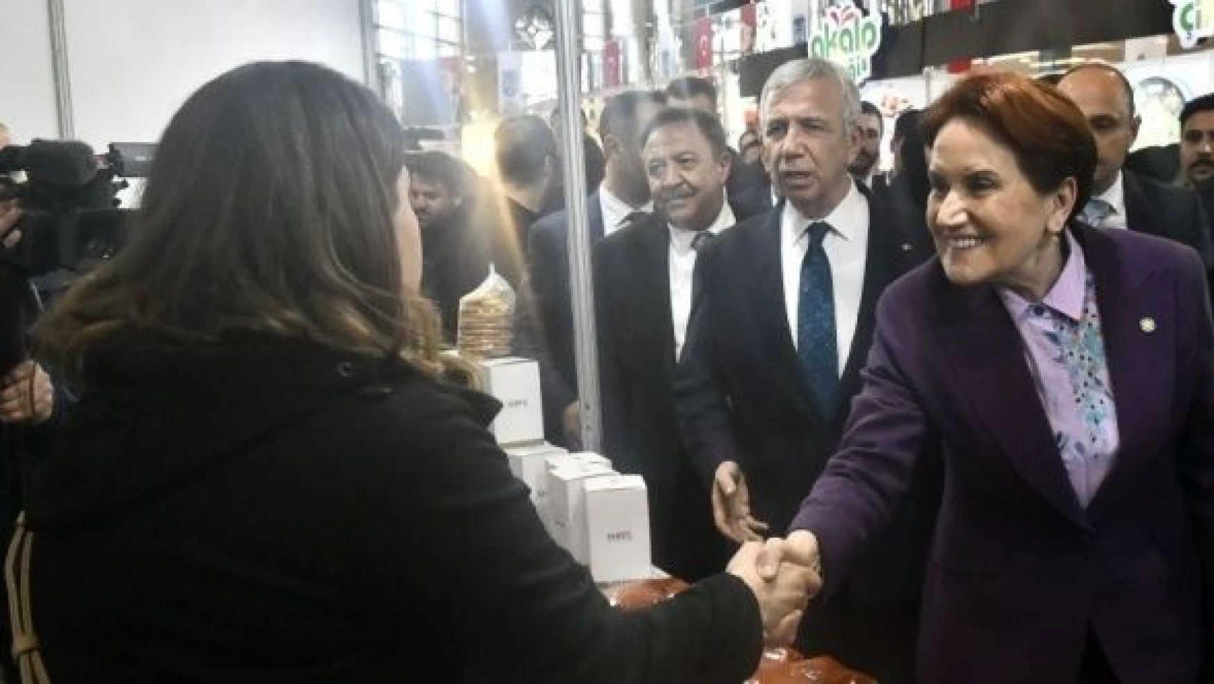 İYİ Parti Lideri Akşener ve ABB Başkanı Yavaş'tan depremzedelere ziyaret