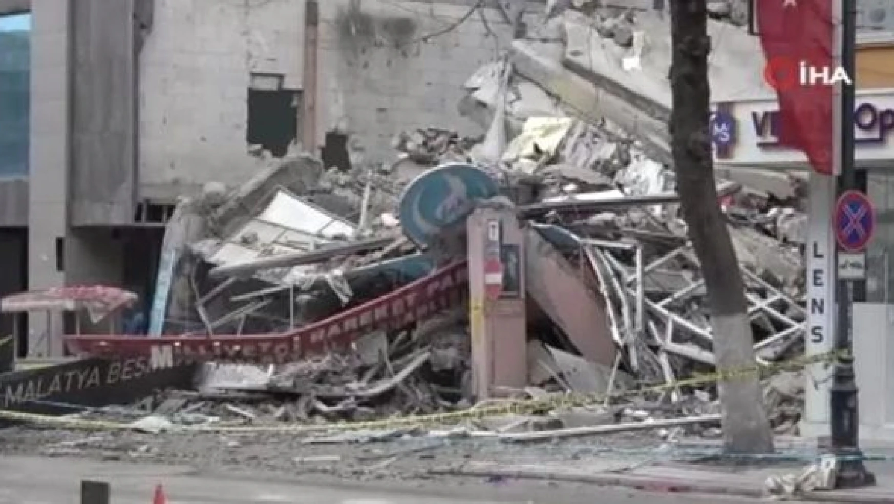 Malatya MHP il binası çöktü