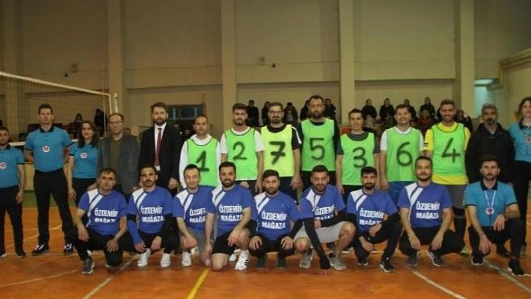 Malazgirt'te depremzedeler için voleybol turnuvası