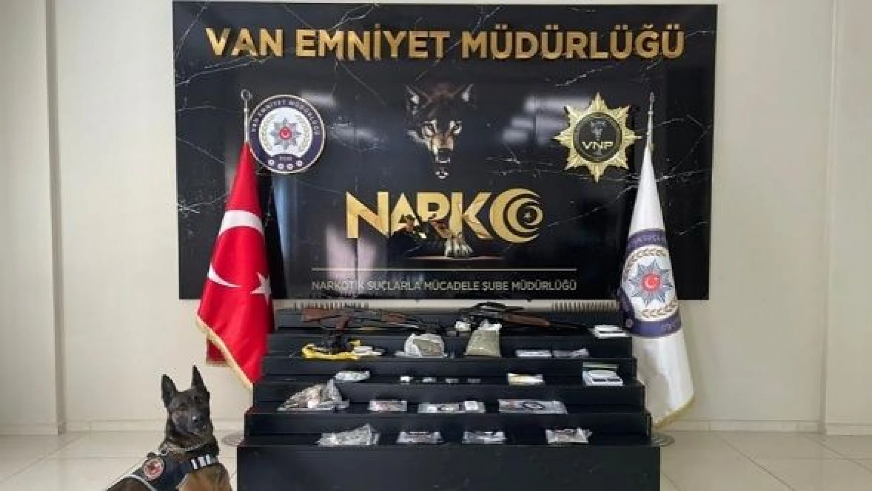 Van'da 'torbacılara' operasyon: Yüzlerce kilo uyuşturucu yakalandı