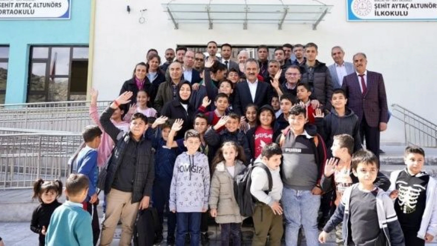 Bakan Özer Malatya'da açıkladı: Depremzede öğrenciler LGS'ye istedikleri ilde girebilecek