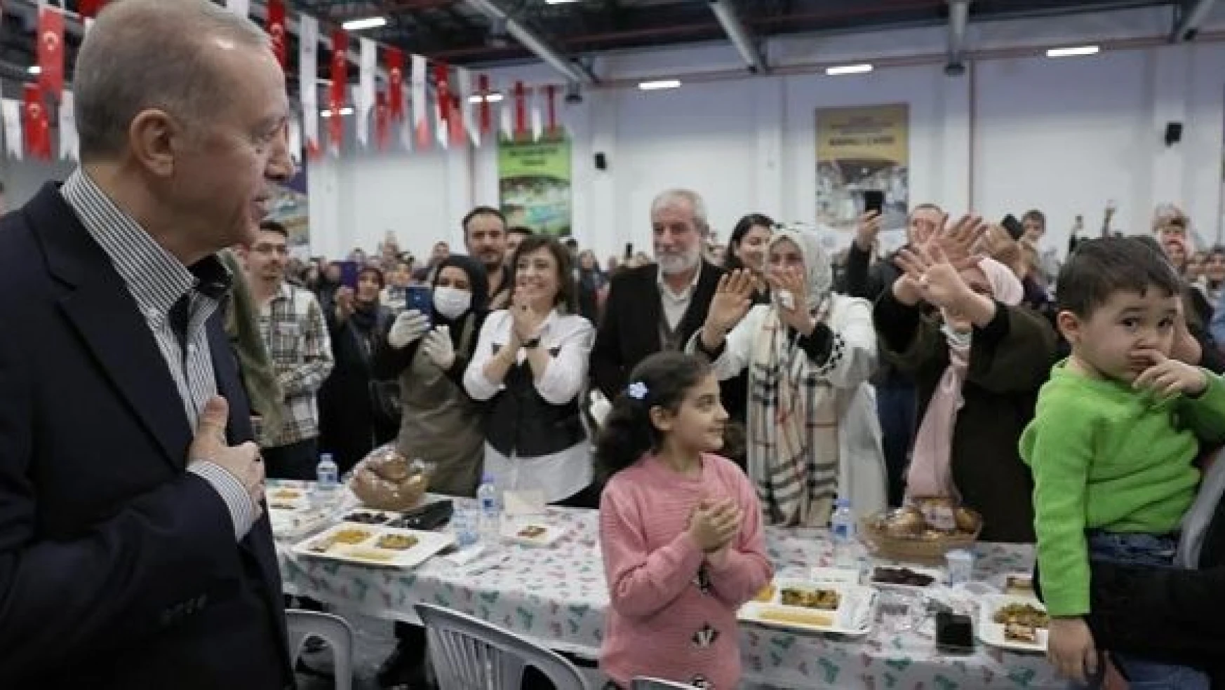 Cumhurbaşkanı Erdoğan depremzedelerle iftar yaptı