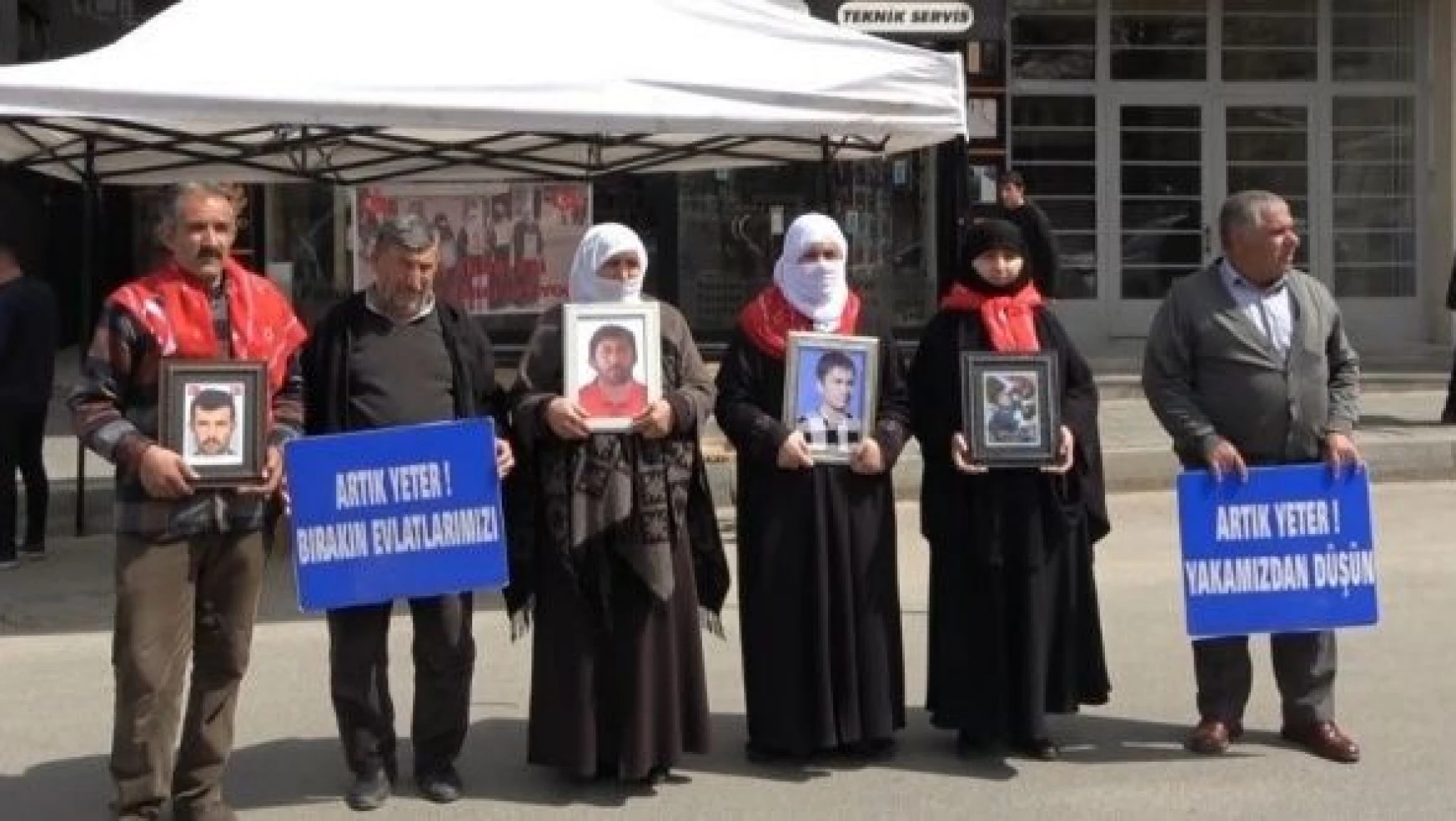 HDP Muş örgütünden annelerin protestosuna müzikli engel