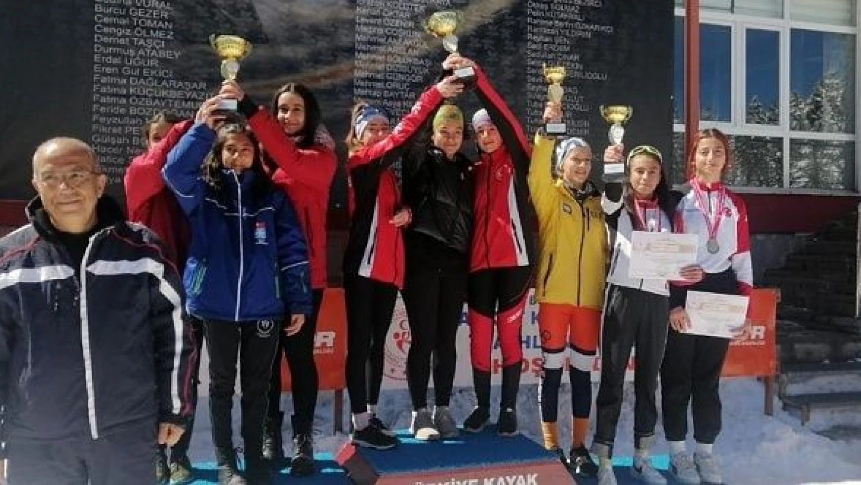 Kayaklı koşu turnuvasına Erzincan'lı sporcular damga vurdu