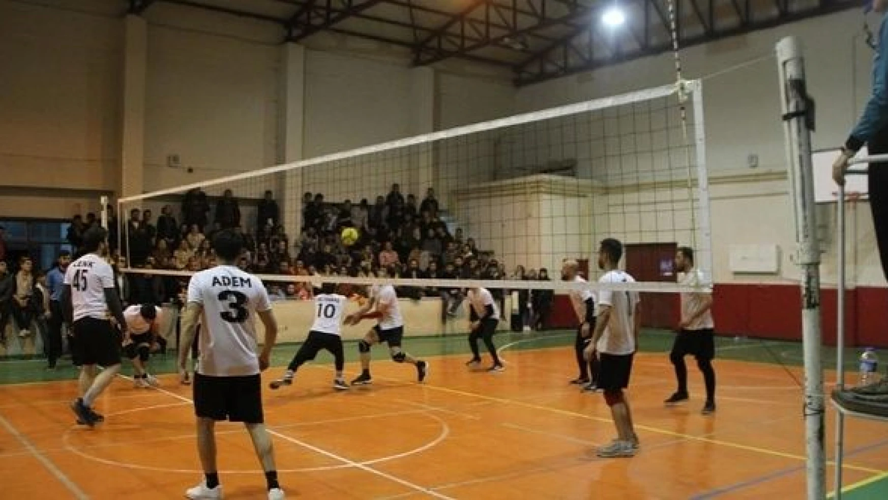 Malazgirt'te 'Kurumlar Arası Voleybol Turnuvası' sona erdi