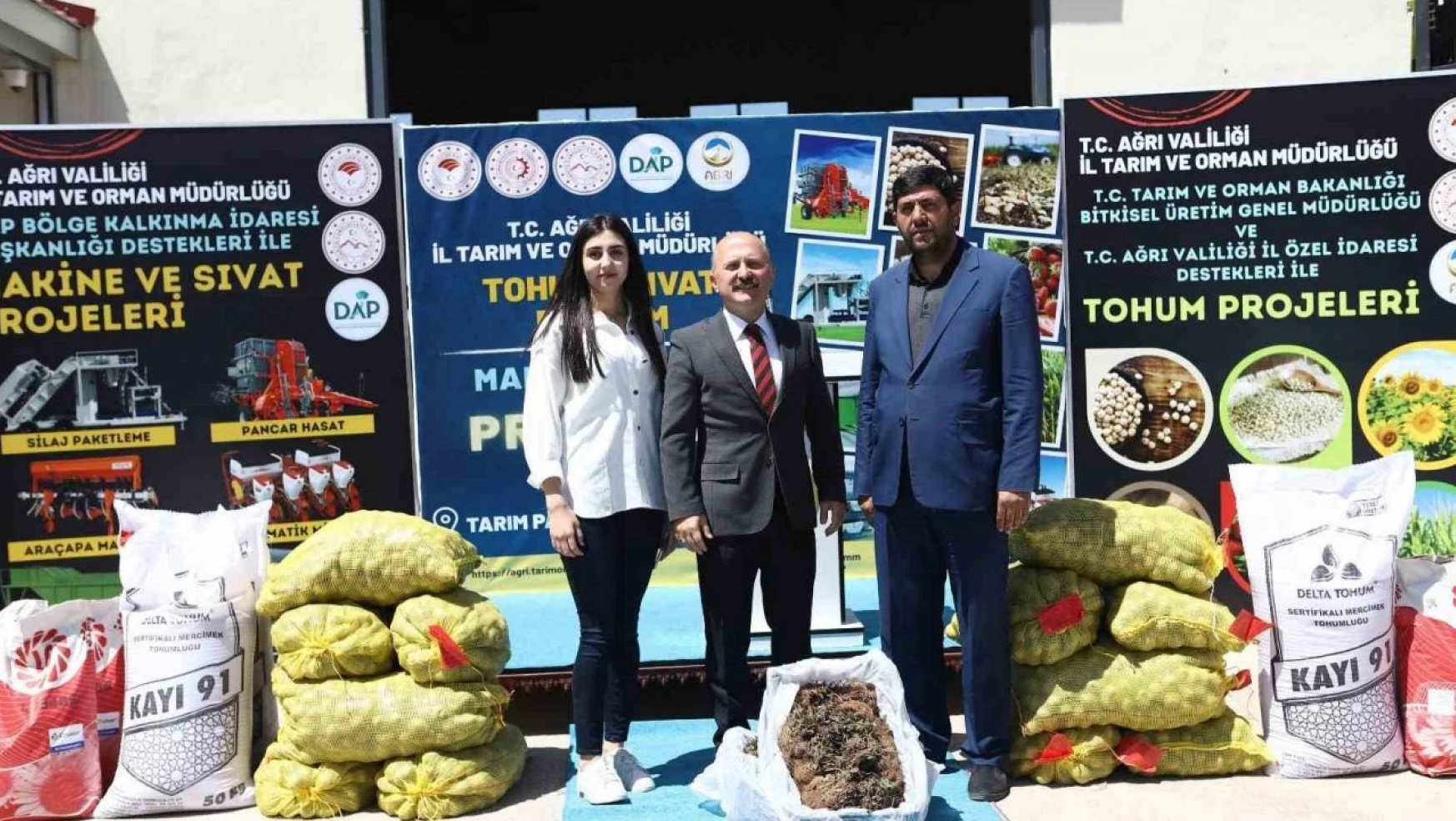 Ağrı'da 'Tohum-Sıvat Dağıtımı ve Makine Tanıtım Töreni' düzenlendi