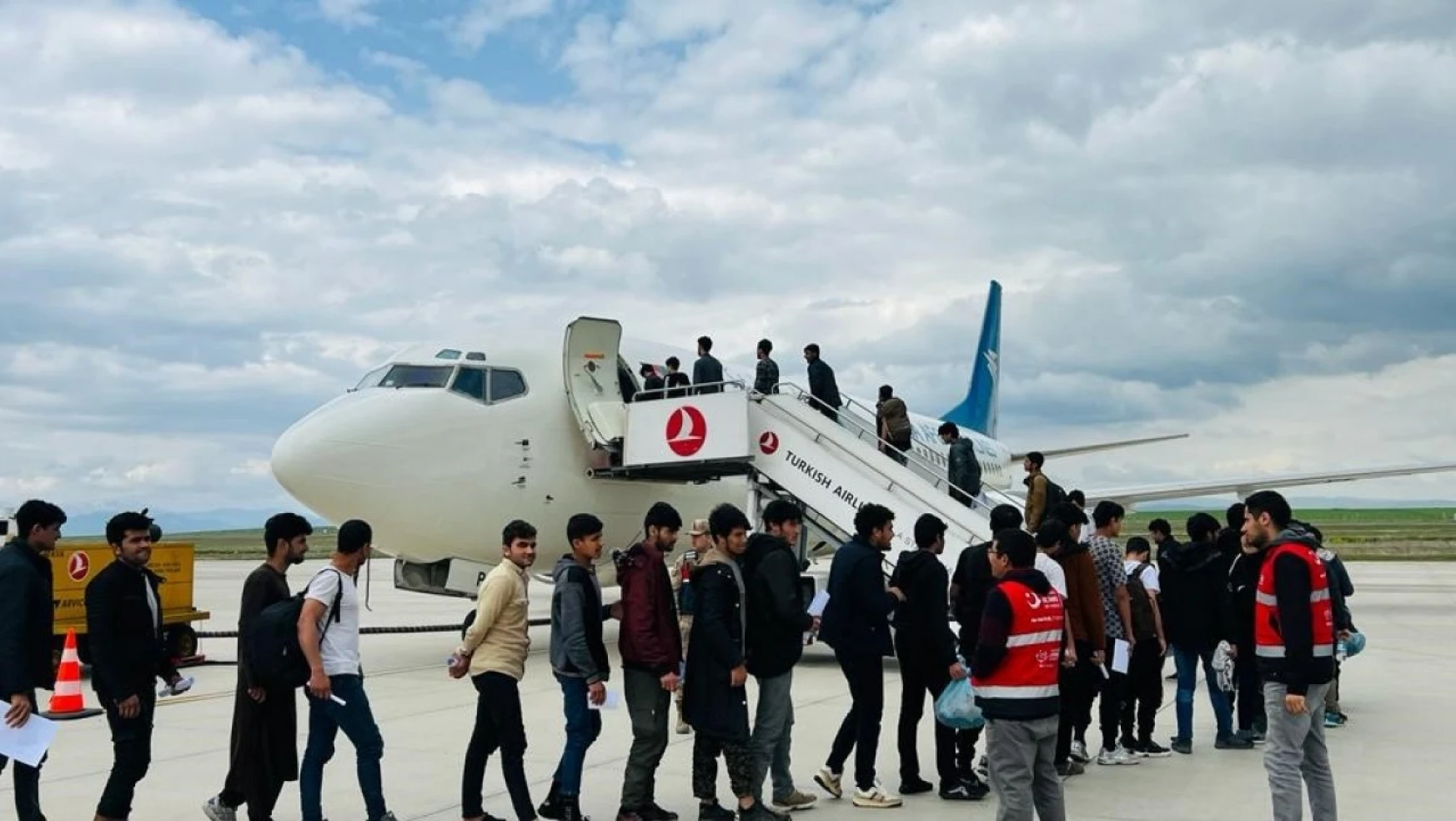 Ağrı'da 136 Afgan göçmen ülkelerine gönderildi