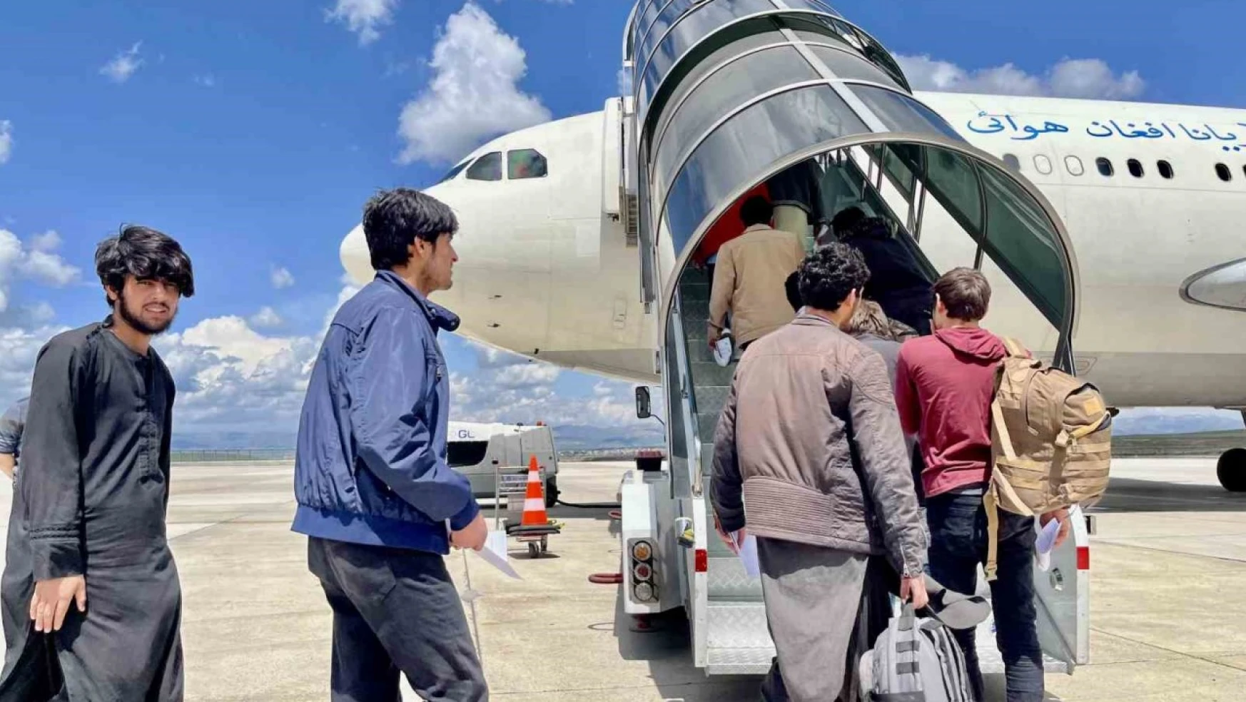 Ağrı'da 227 Afgan göçmen sınır dışı edildi