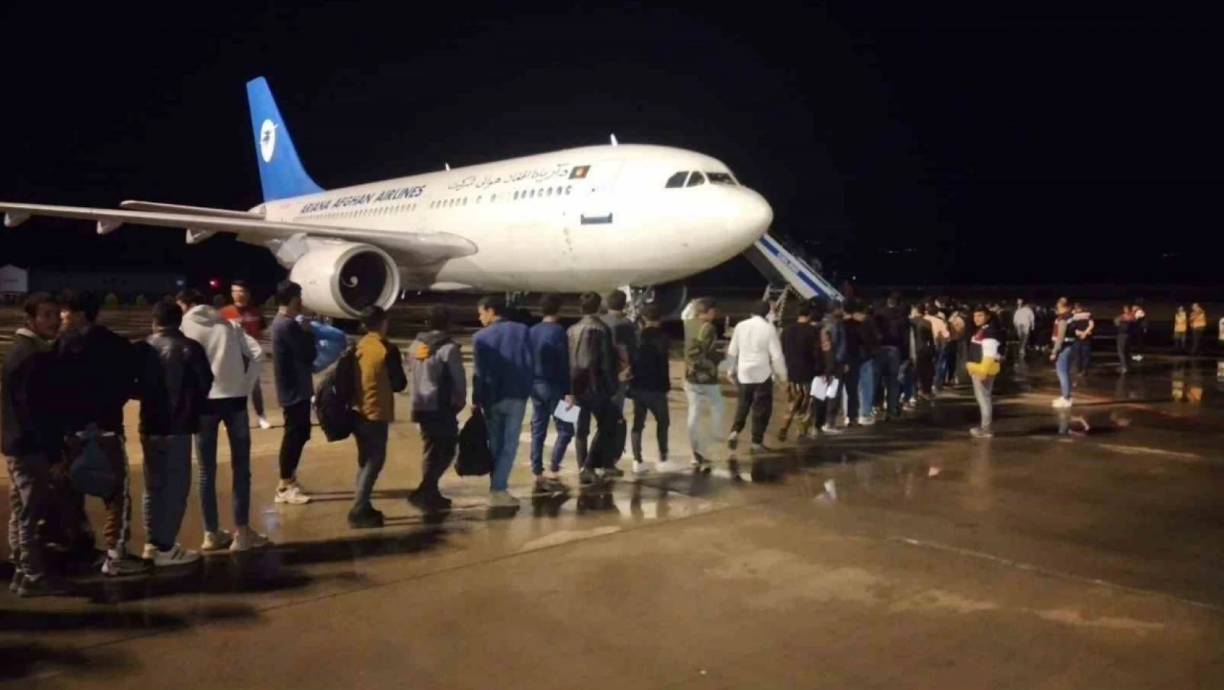 Ağrı'da 229 Afgan göçmen ülkelerine gönderildi