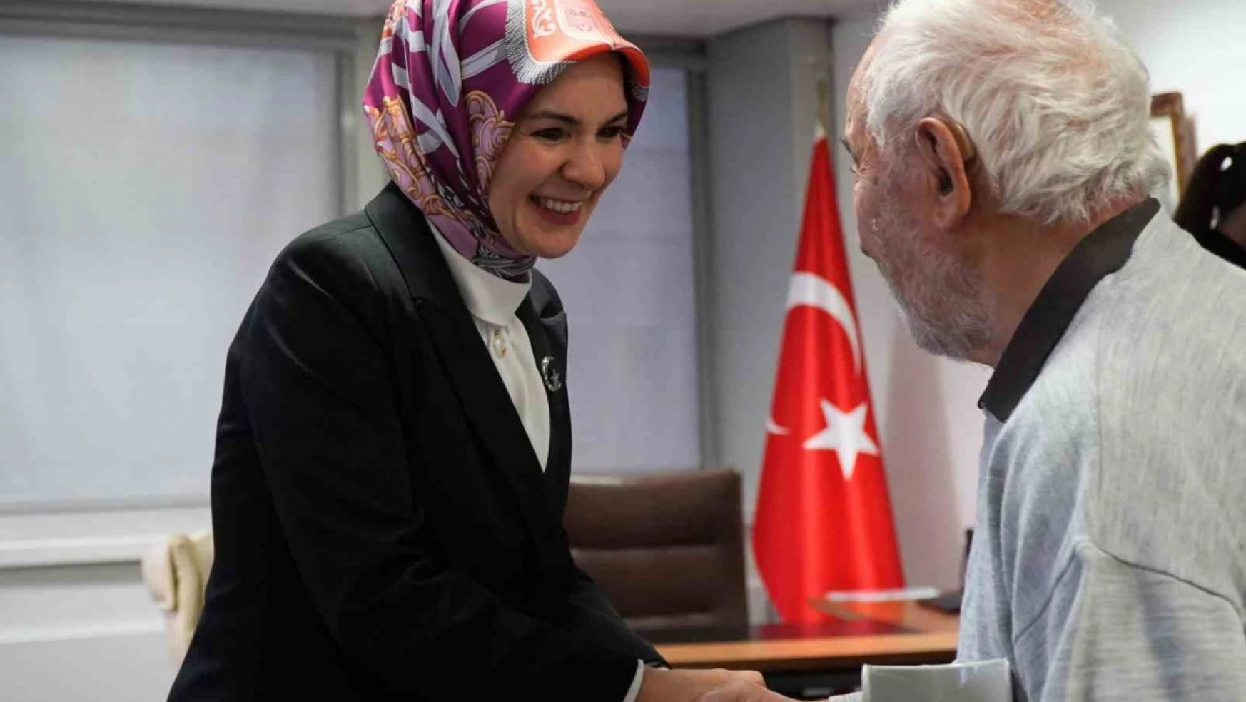 Aile ve Sosyal Hizmetler Bakanı Göktaş, Cenevre'de Türklerle bir araya geldi