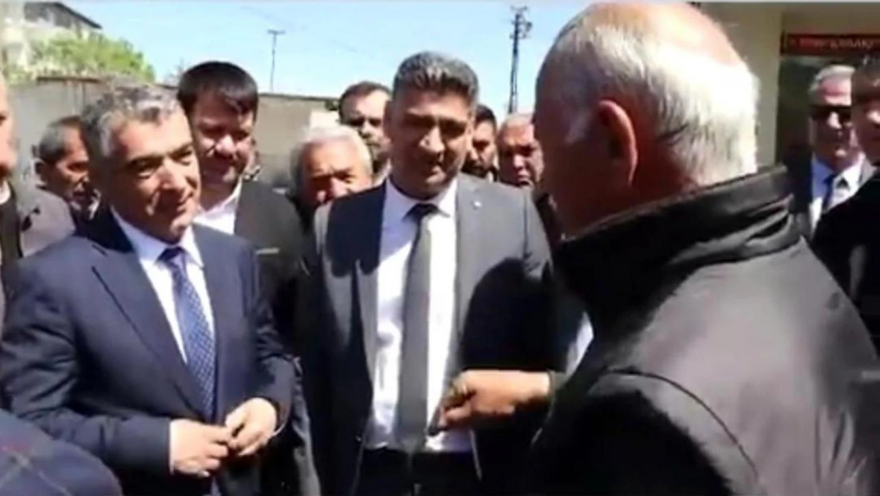 AK Partili vekilin ziyareti CHP'de ilçe başkanını görevinden etti