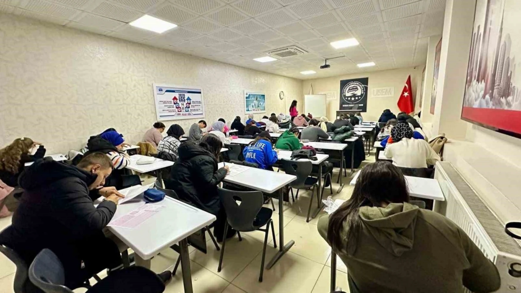 Aksaray Belediyesinden öğrencilere ücretsiz TYT-AYT sınavına hazırlık desteği