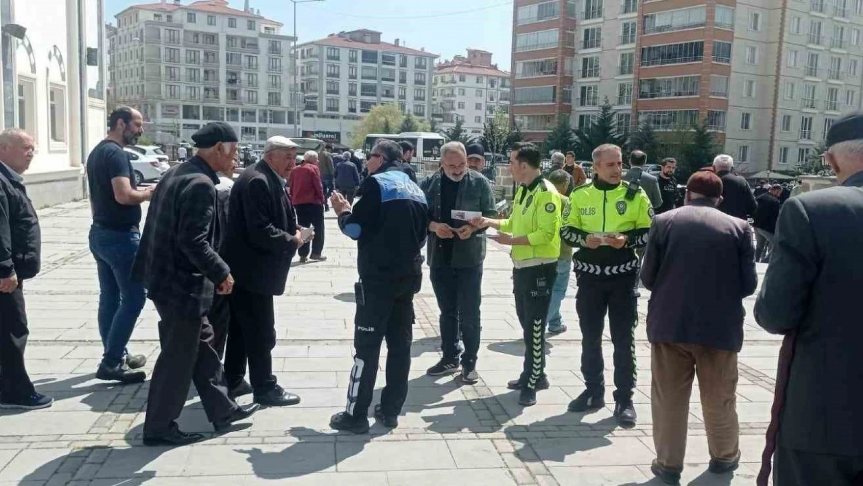 Akyurt İlçe Emniyet Müdürlüğü ekipleri vatandaşları dolandırıcılara karşı uyardı