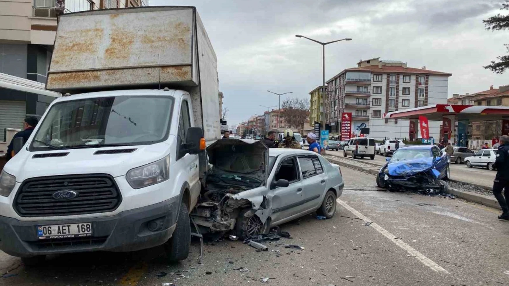 Ankara'da zincirleme trafik kazası: 5 yaralı
